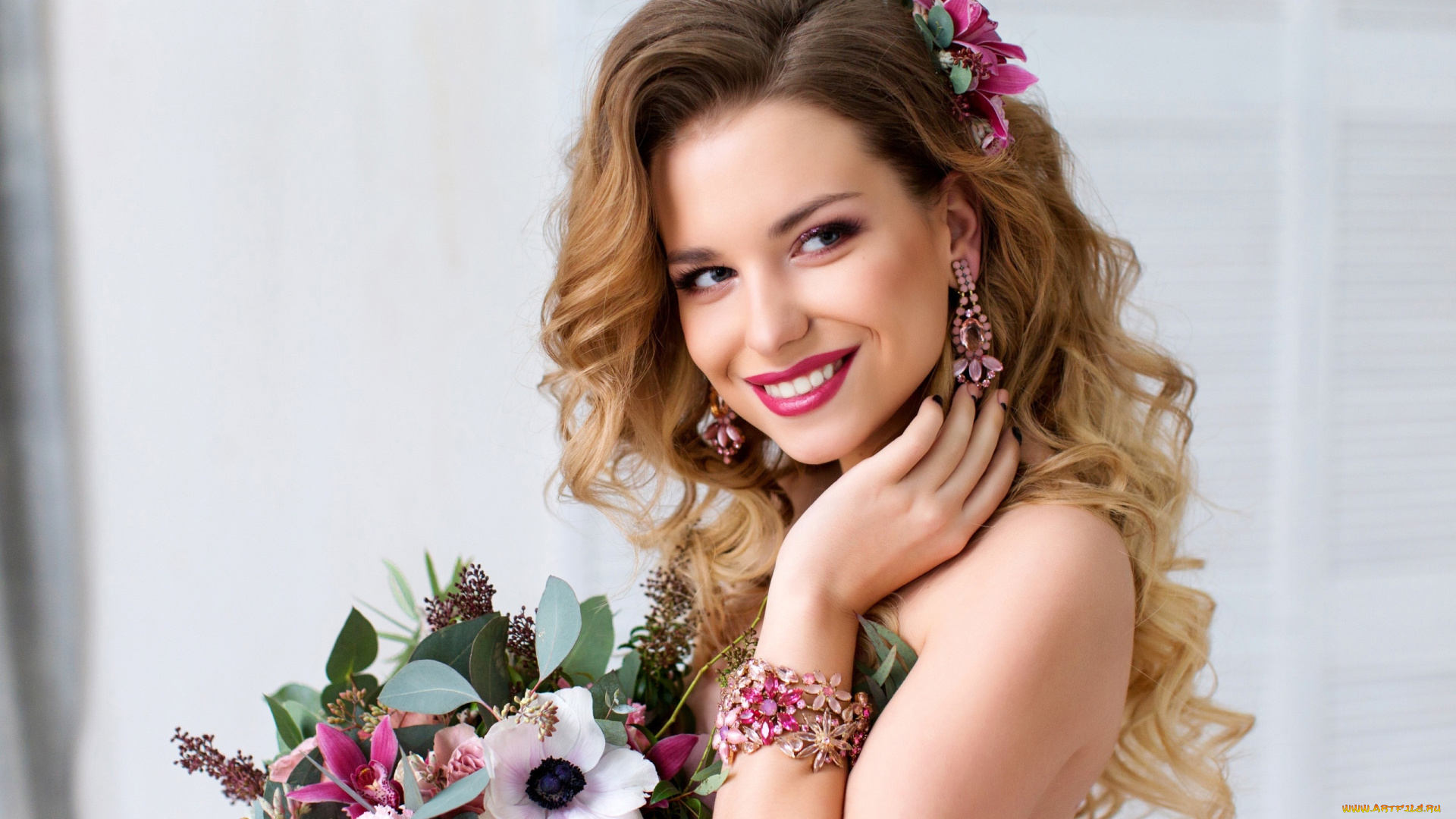 девушки, -, рыжеволосые, и, разноцветные, серьги, браслет, букет, улыбка, поза, локоны