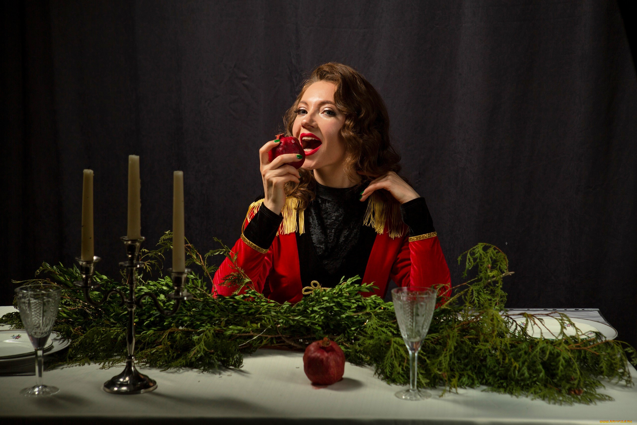 девушки, -, креатив, , косплей, шатенка, образ, костюм, гранаты, хвоя, стол, свечи