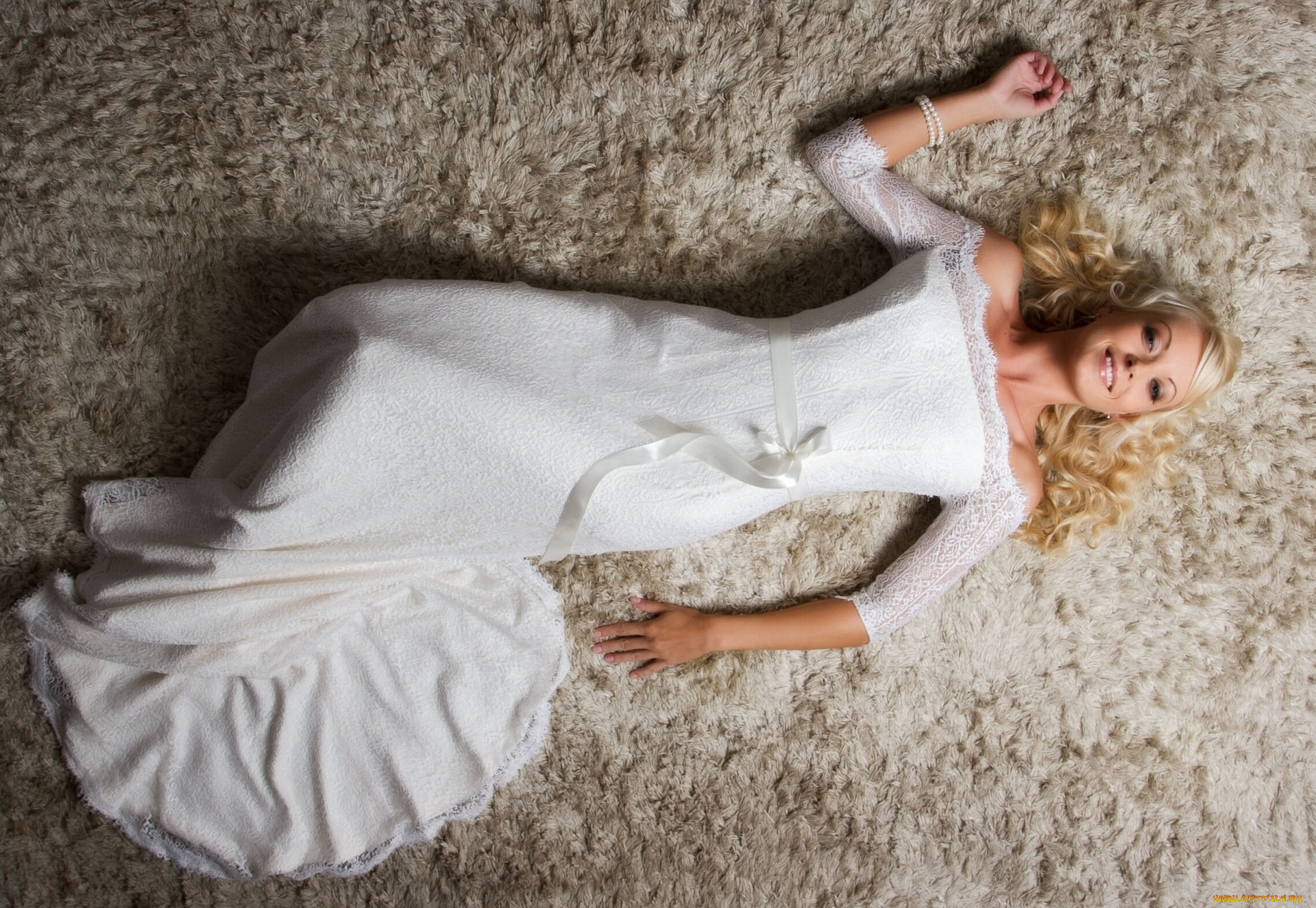 Jana, Cova, девушки, свадебное, платье, ковёр