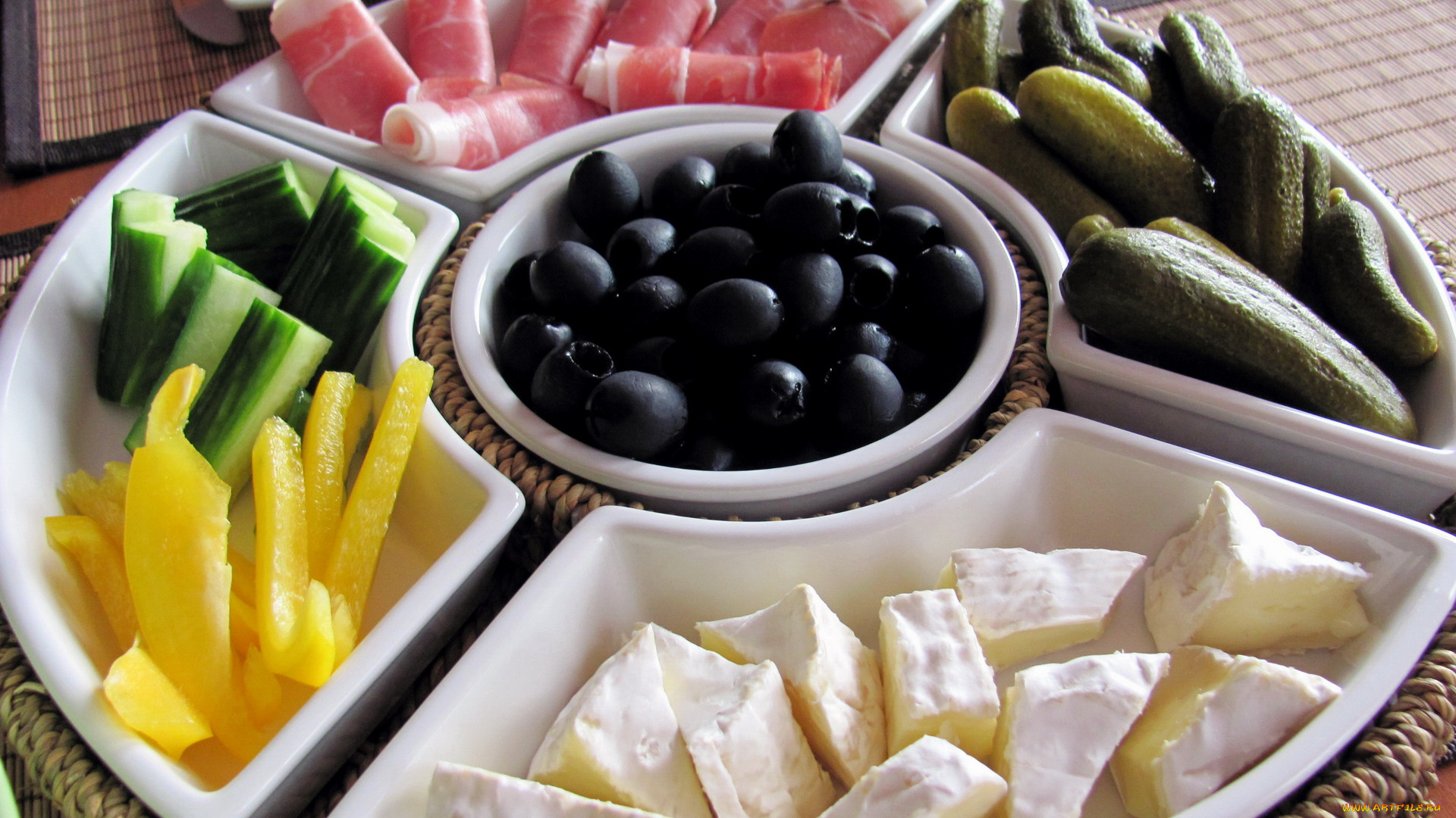 еда, разное, перец, маслины, сыр, огурцы, ветчина