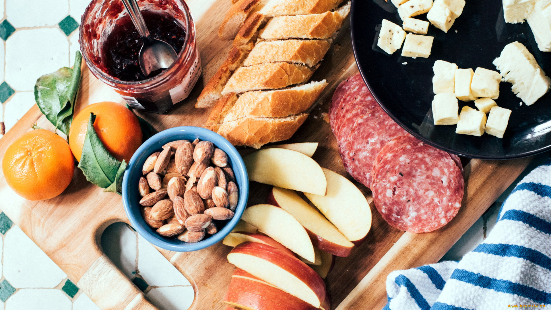 еда, разное, яблоко, миндаль, джем, багет, колбаса, сыр