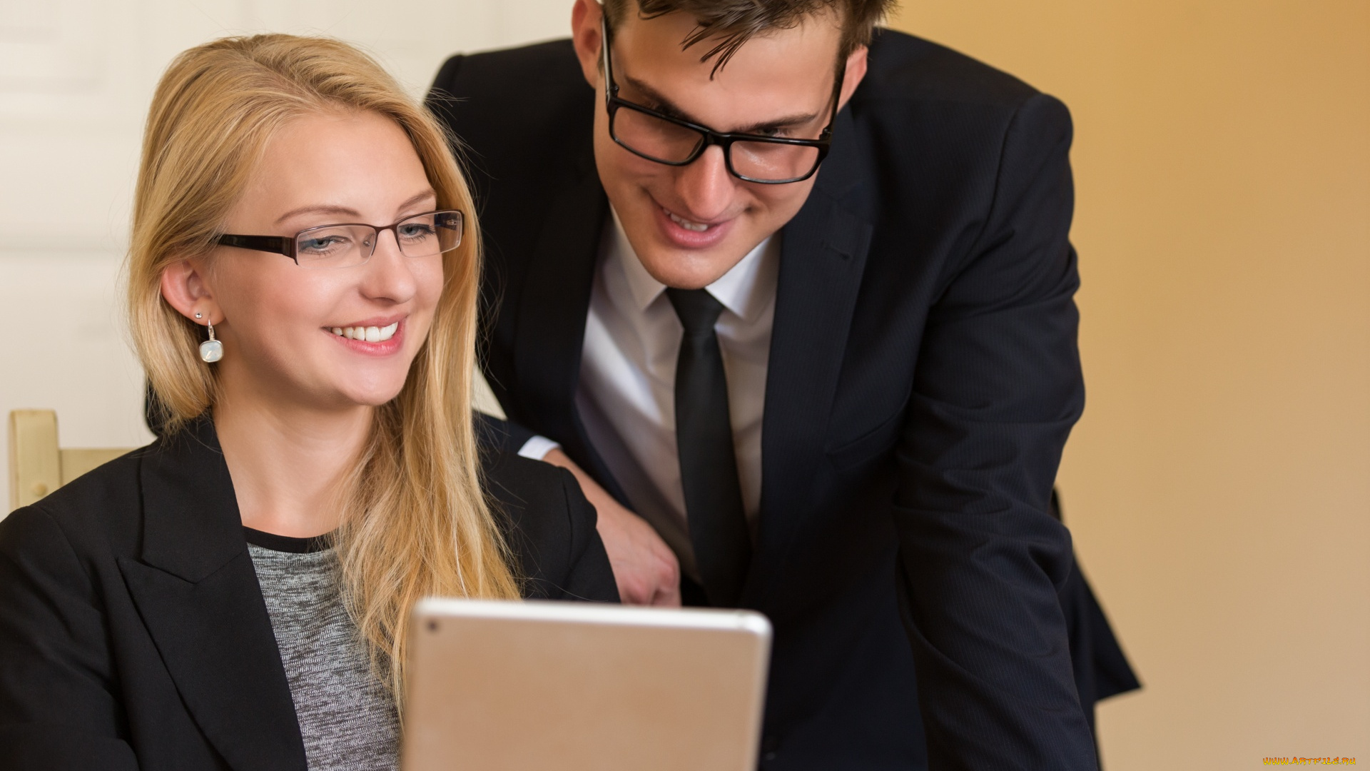 разное, мужчина, женщина, блондинка, брюнет, очки, улыбки