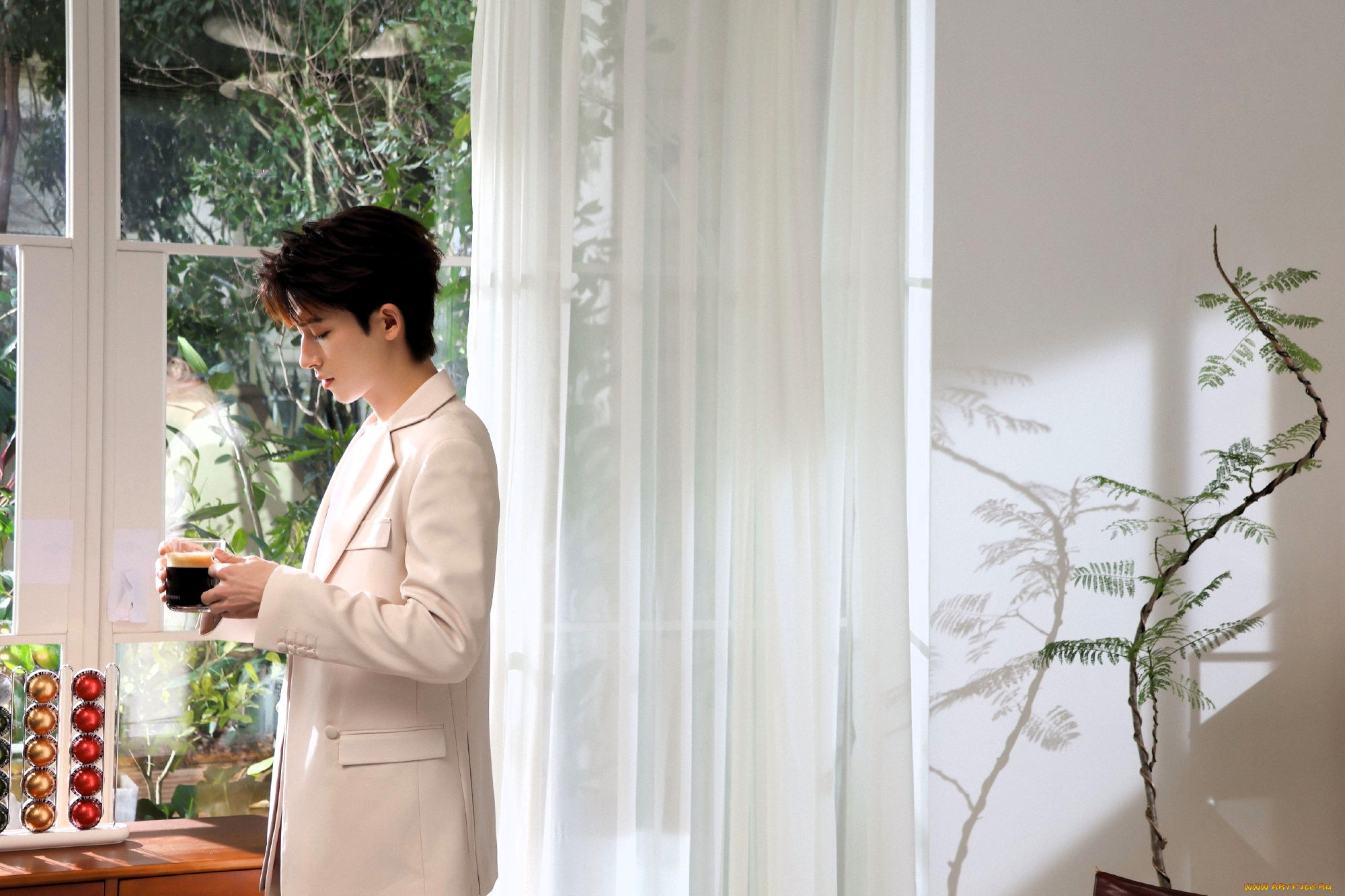 wang, xing, yue, мужчины, актер, костюм, чашка, окно