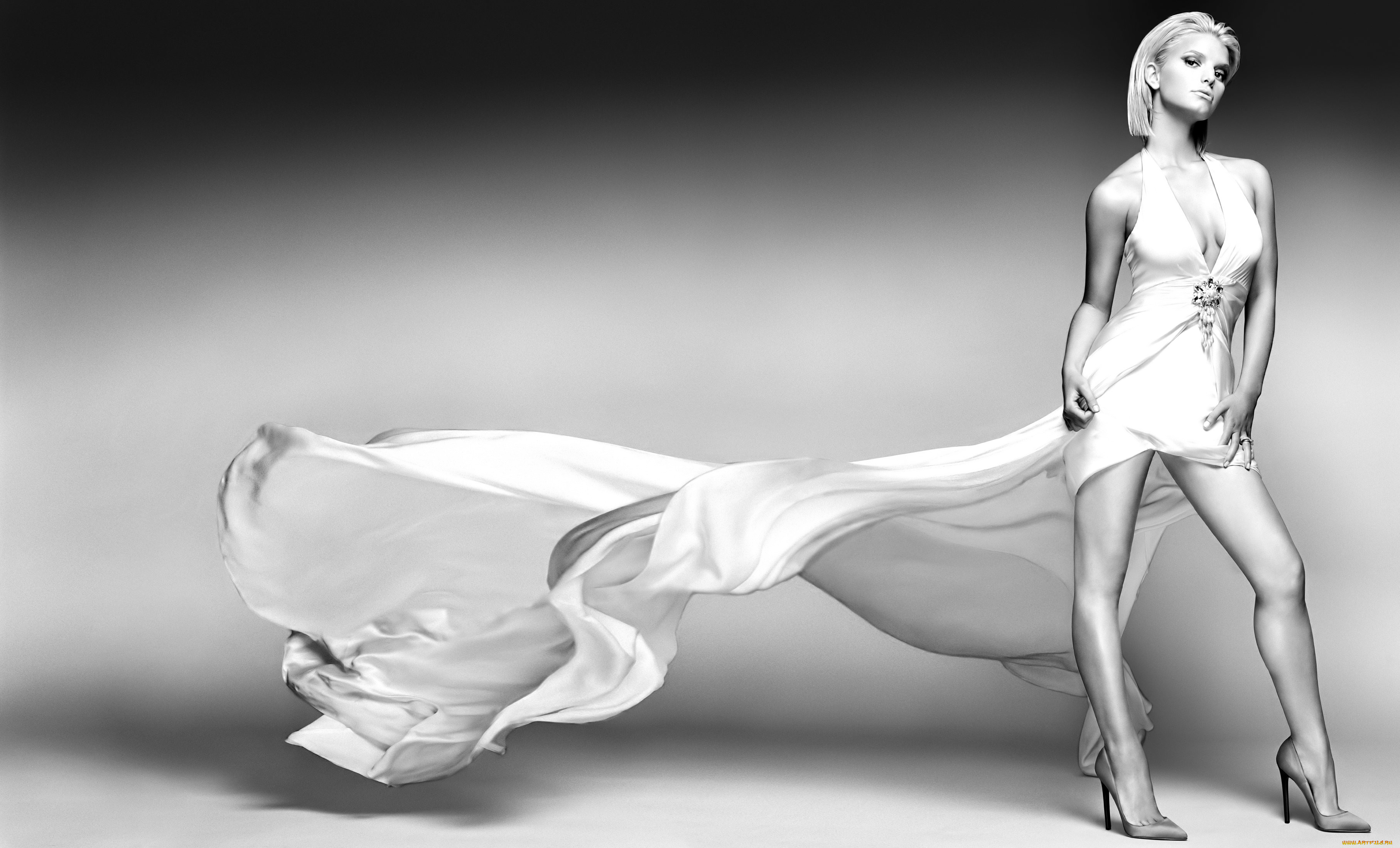 девушки, jessica, simpson, блондинка, певица, актриса, платье, шлейф, каблуки, черно-белая