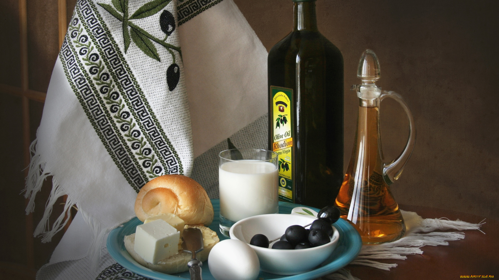 еда, натюрморт, булочка, яйцо, бутылки, масло, оливки
