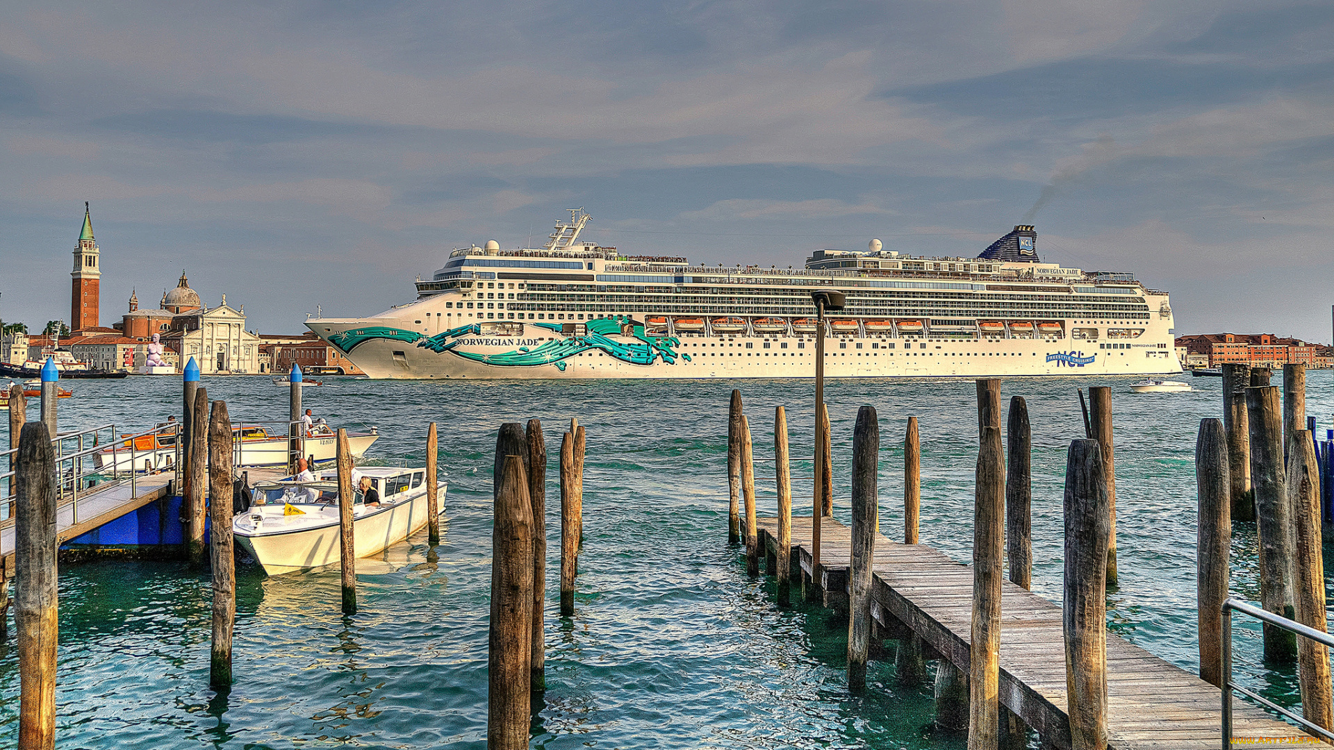 norwegian, jade, корабли, разные, вместе, акватория, мостки, лайнер