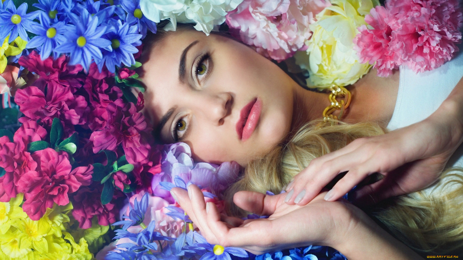 девушки, -unsort, , лица, , портреты, руки, цветы, взгляд, лицо