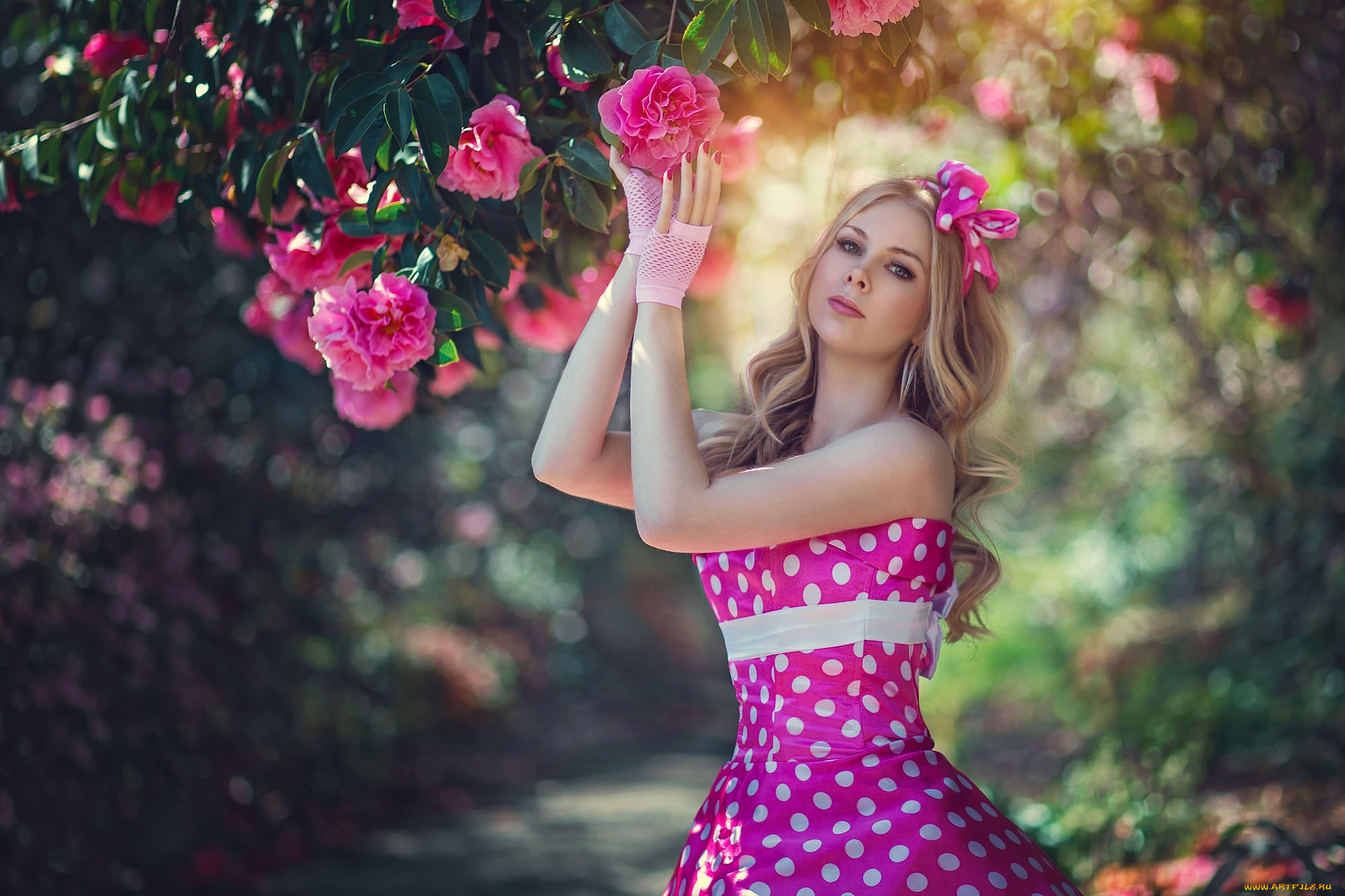 девушки, -unsort, , блондинки, платье, модель, цветы, камелии, горошек, стиль