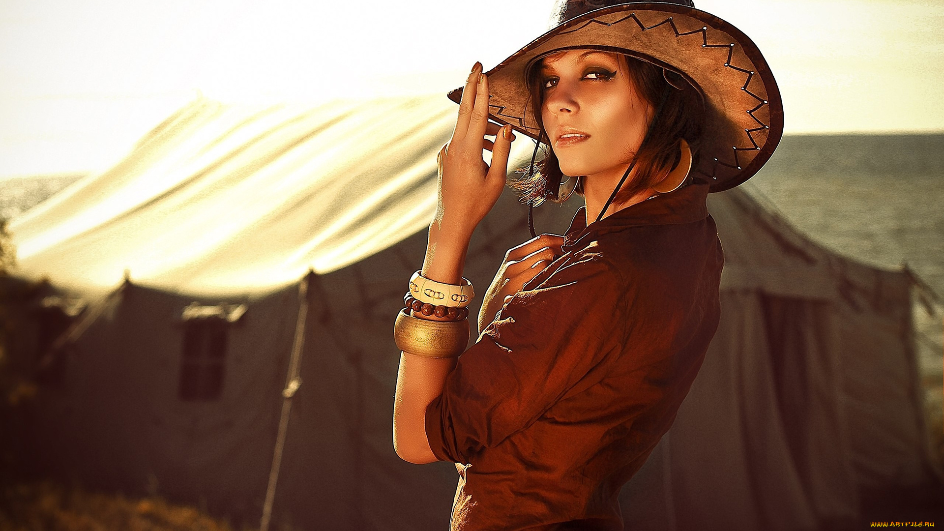 девушки, -, рыжеволосые, и, разноцветные, девушка, модель, рыжеволосая, вестерн, ковбой, шляпа, стетсон, кожа, взгляд, макияж, флирт