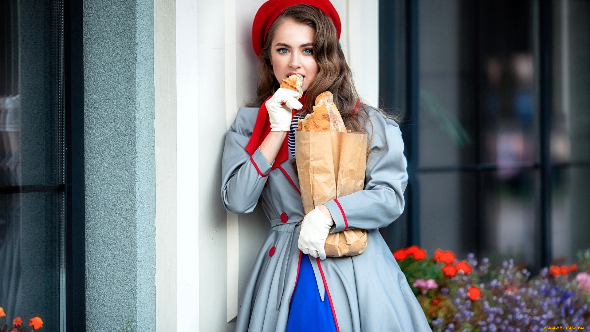 девушки, -, брюнетки, , шатенки, шатенка, берет, плащ, пакет, булки, стена, цветы