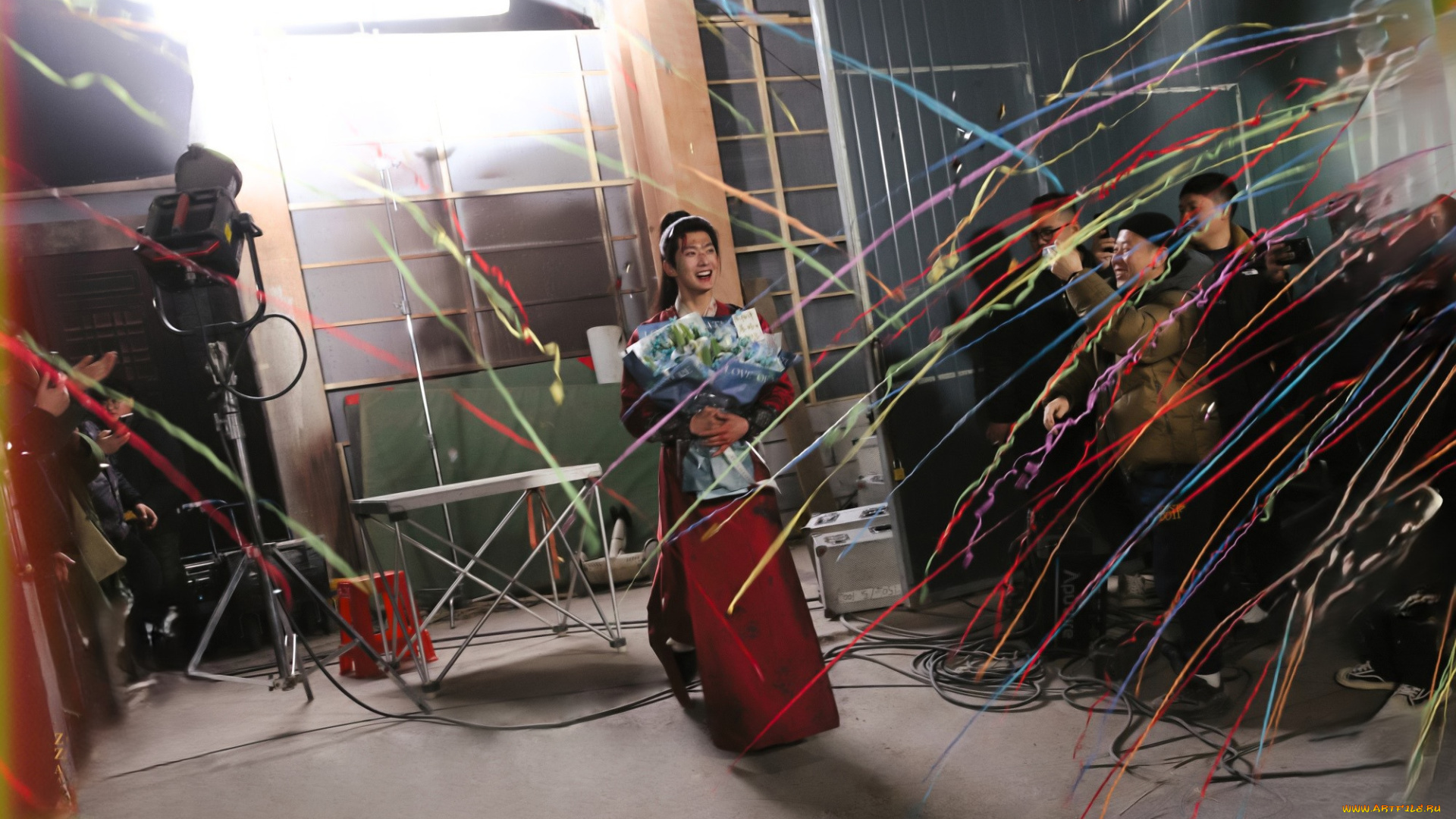 yang, yang, мужчины, актер, наряд, радость, букеты, цветы, люди, серпантин