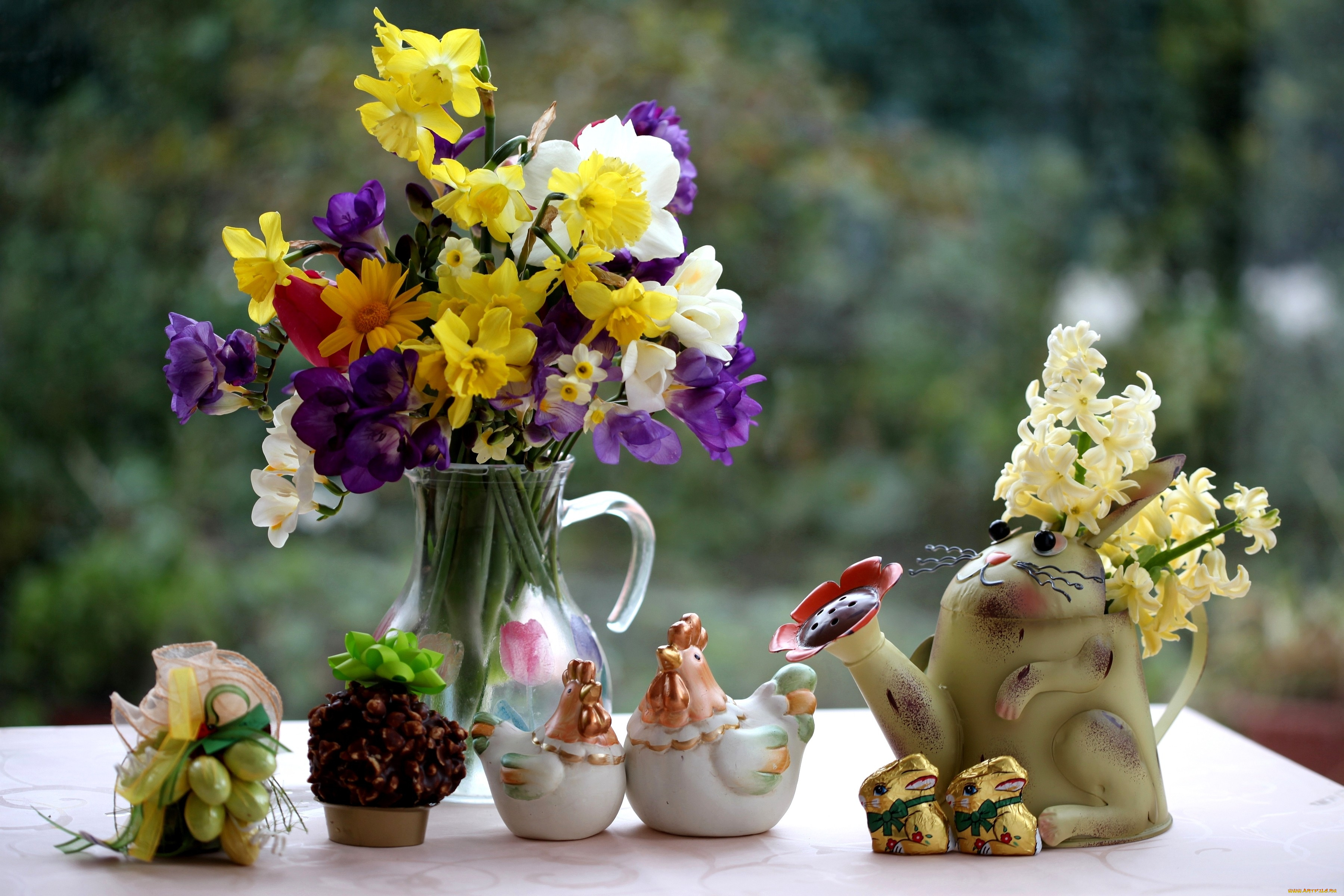 цветы, букеты, композиции, нарциссы, фрезия, гиацинт, курочки, кролики