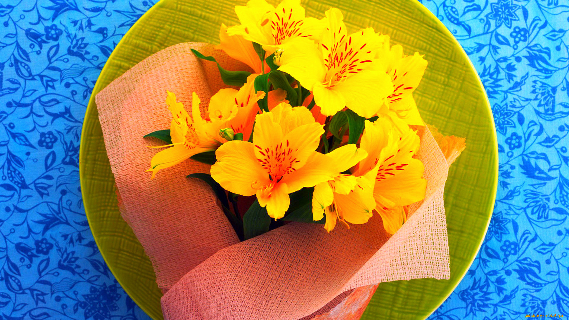 цветы, альстромерия, натюрморт, тарелка, лента