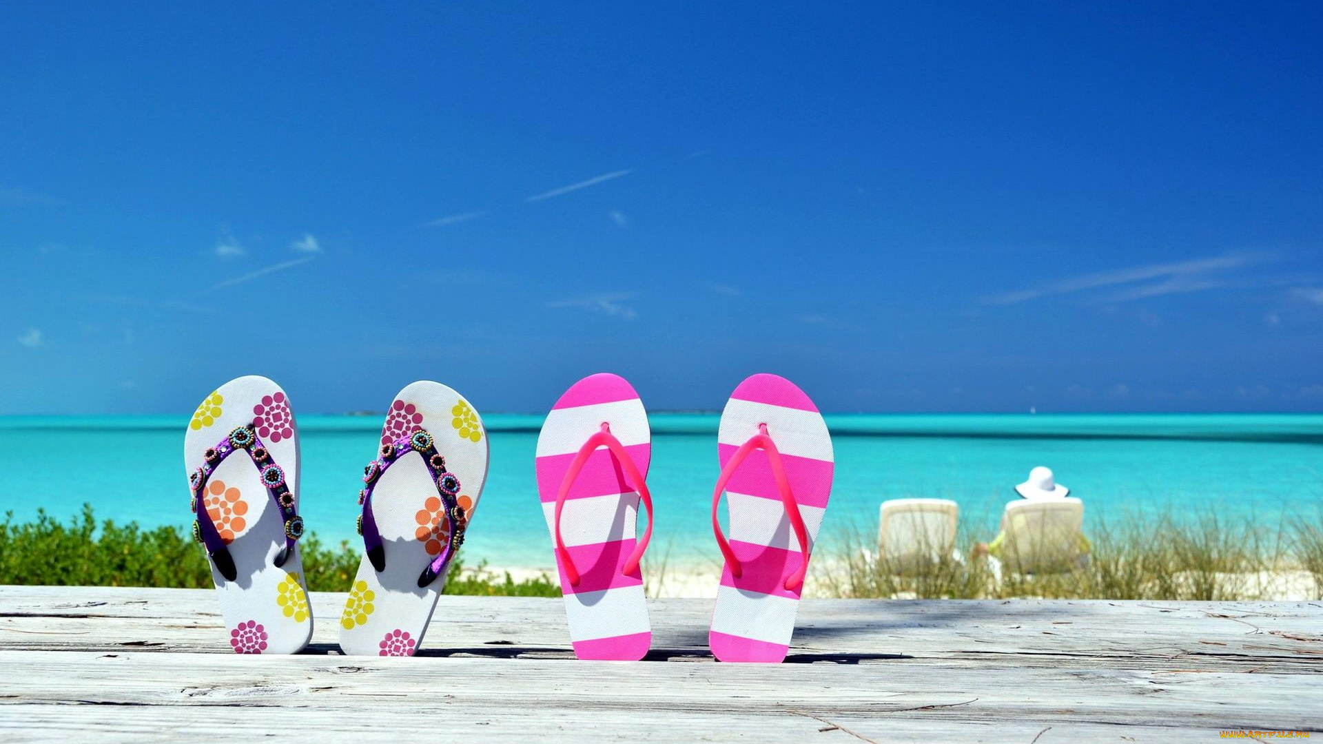 разное, одежда, , обувь, , текстиль, , экипировка, небо, тапки, шезлонги, пляж, море