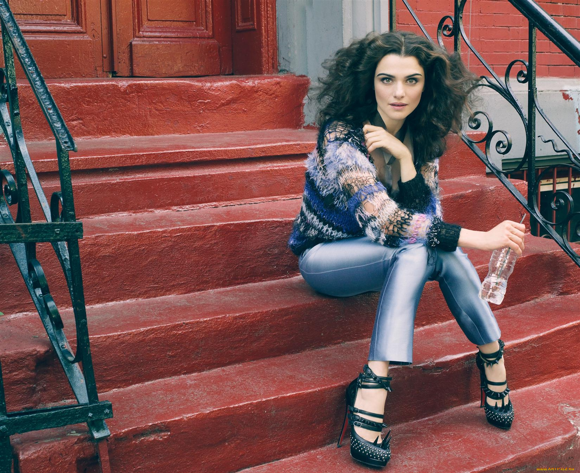 девушки, -unsort, , брюнетки, , шатенки, каблуки, актриса, брюнетка, кофта, брюки, бутылка, ступени