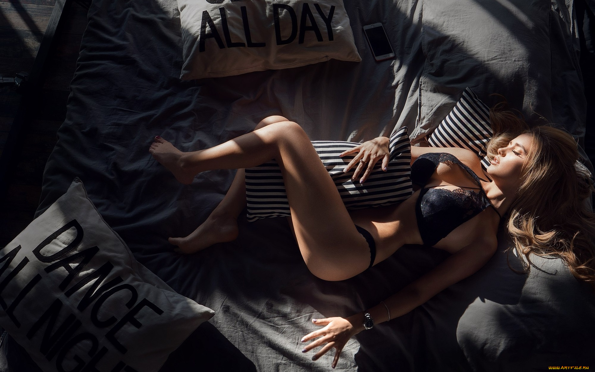 бестия, девушки, -, брюнетки, , шатенки, девушка, женщина, шатенка, темноволосая, сексуальная, модель, звезда, позирует, разная, обувь, верхняя, стильная, одежда, нижнее, эротическое, бельё, трусы, лифчик, колготки, чулки, аксессуары, макияж, и, множество, элементов, на, фотографии