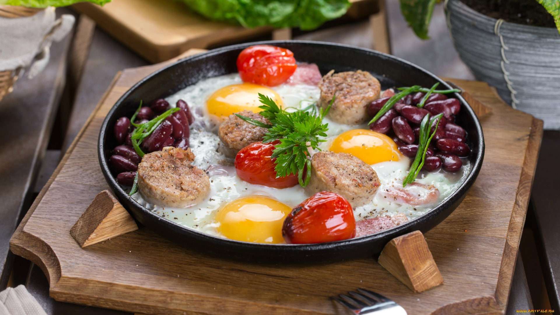 еда, Яичные, блюда, помидоры, петрушка, фасоль, сковорода, яичница, колбаска