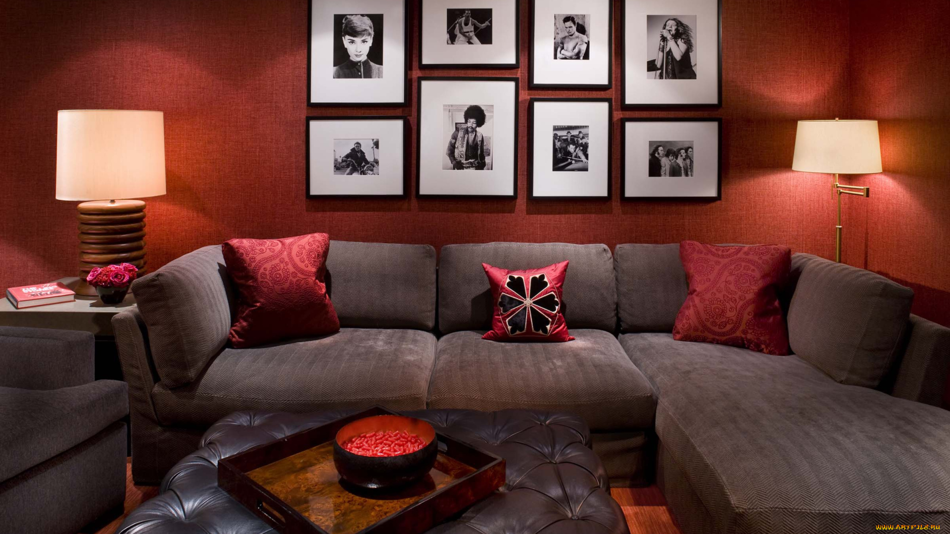интерьер, гостиная, фотографии, лампа, комната, диван, подушка