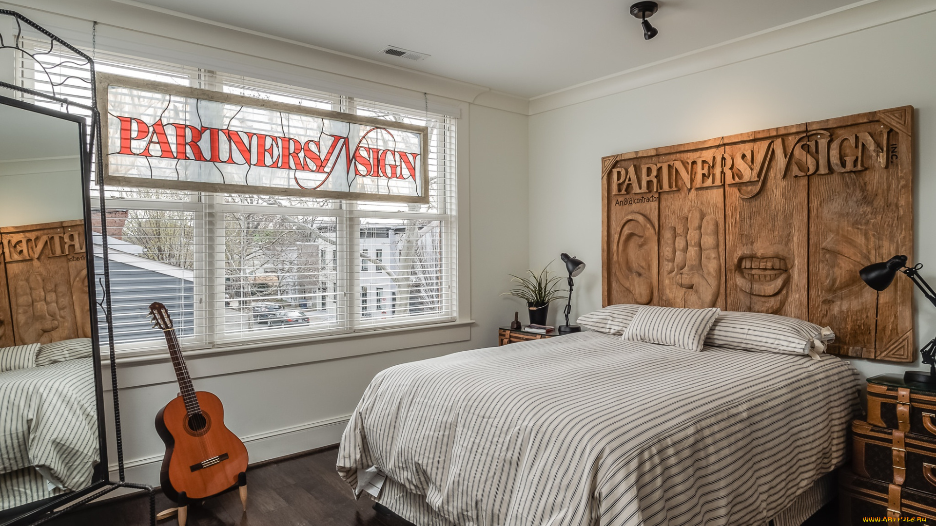 интерьер, спальня, окно, гитара, кровать
