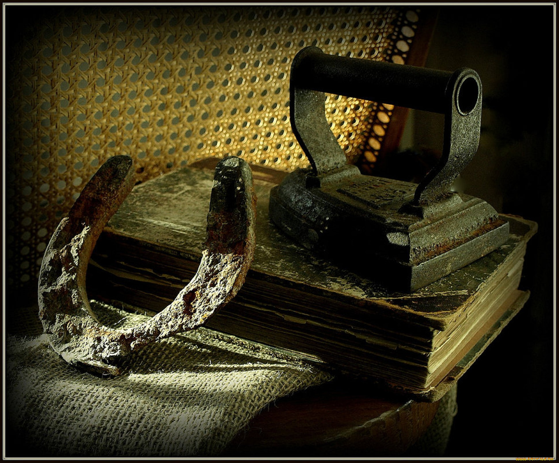 разное, ретро, , винтаж, натюрморт, подкова, книга, утюг