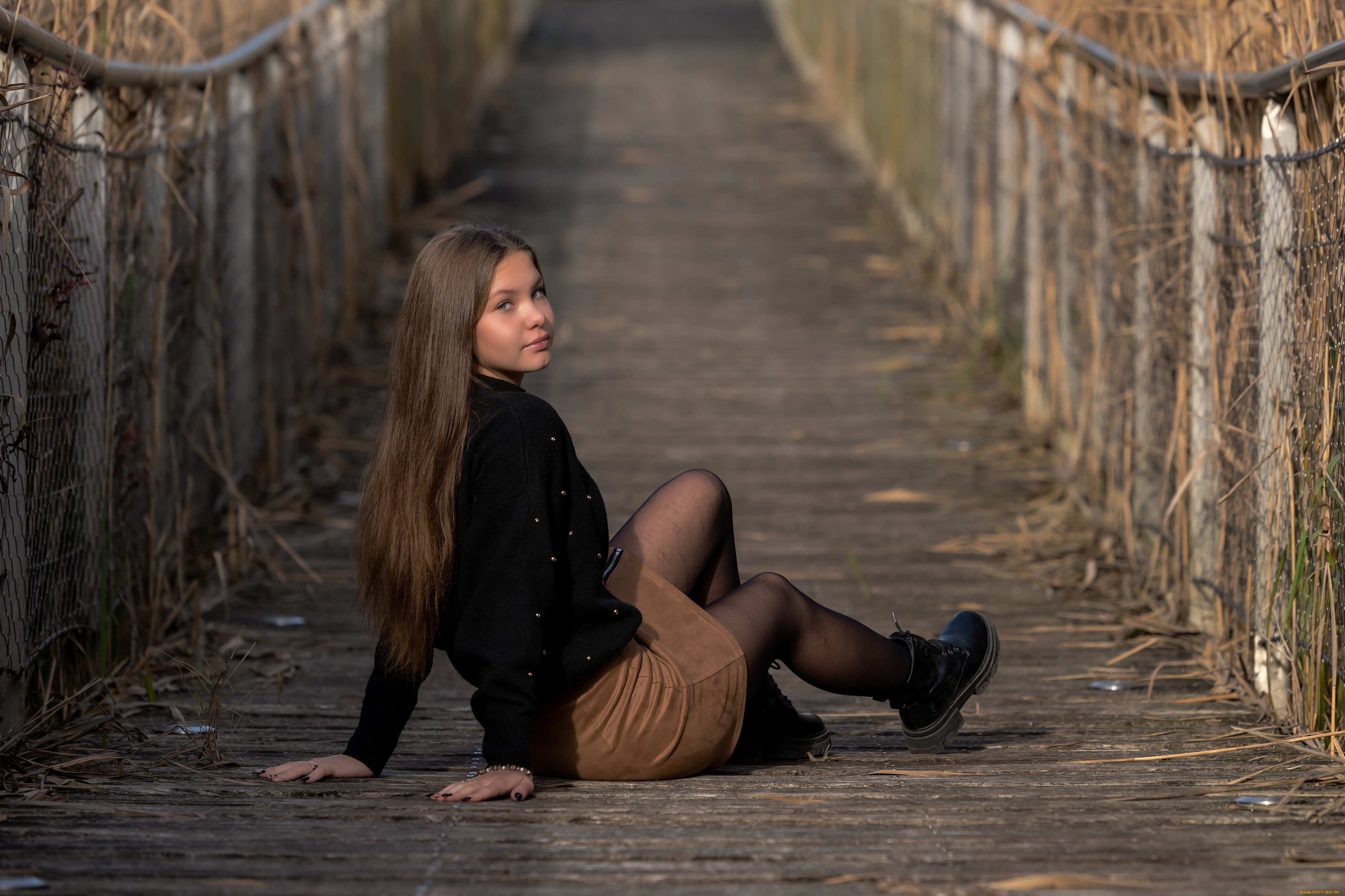 подросток, -, ребёнок, разное, дети, девочка, молодая, девушка, брюнетка, пиджак, юбка, колготки, сапоги, браслет, маникюр, взгляд, поза