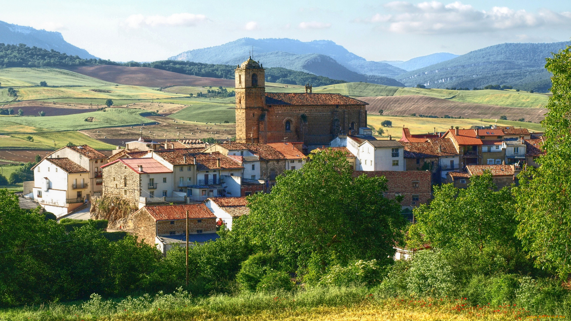 испания, наварра, хеневилья, города, пейзажи, поля, дома