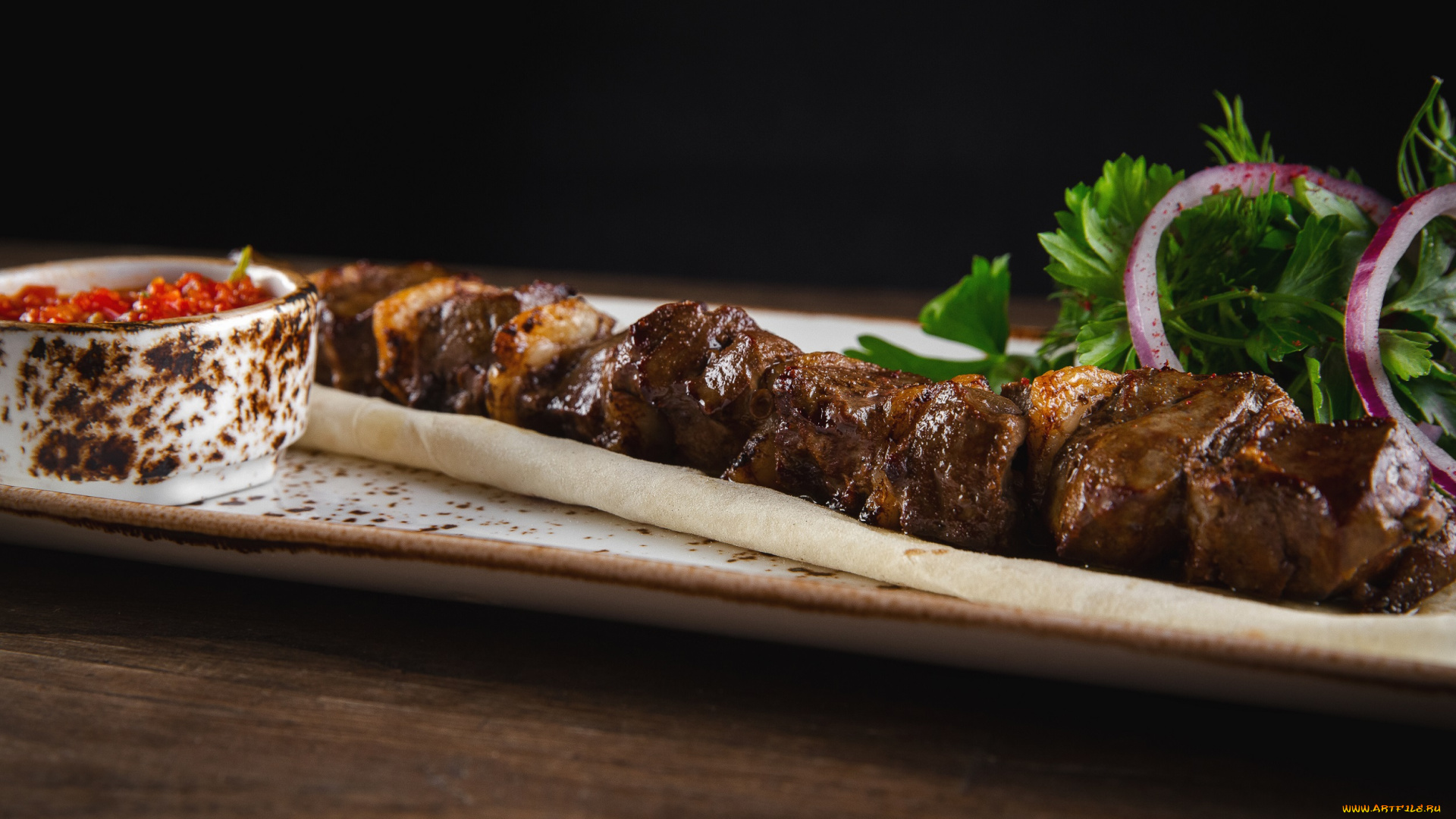 еда, шашлык, , барбекю, кусочки, мясо, жареное, соус, зелень