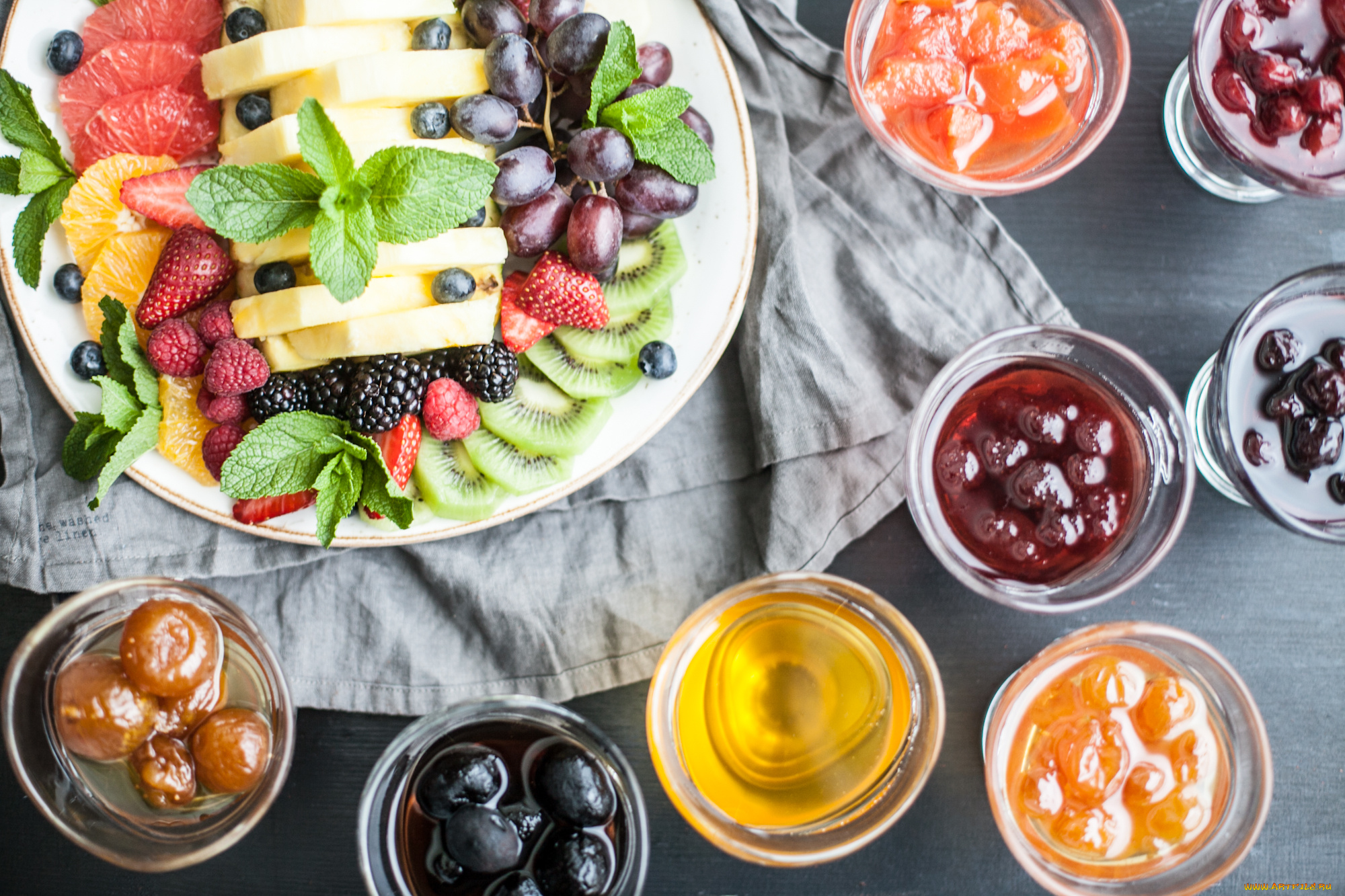 еда, фрукты, , ягоды, ягоды, мята, скатерть, сироп