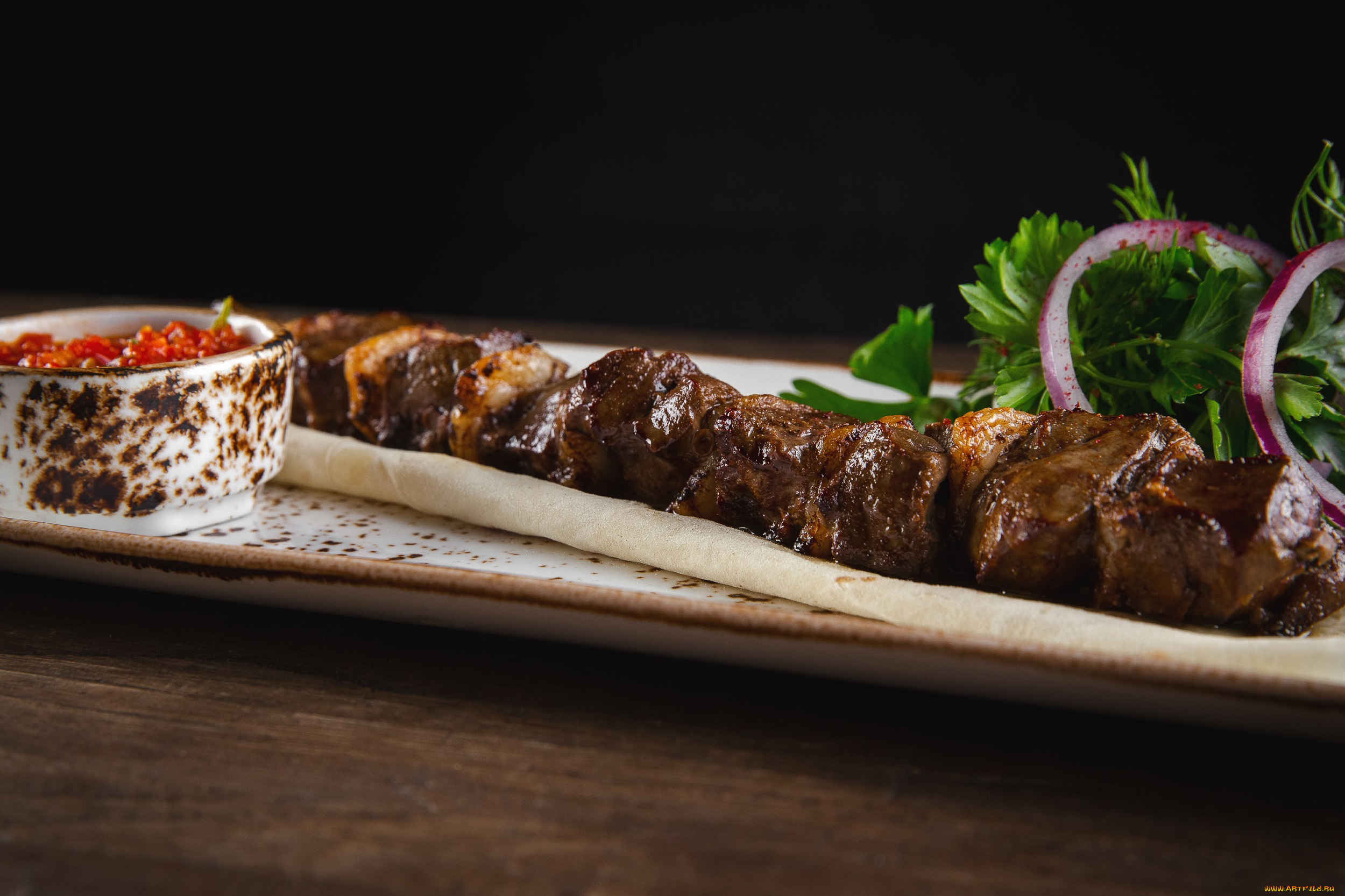 еда, шашлык, , барбекю, кусочки, мясо, жареное, соус, зелень