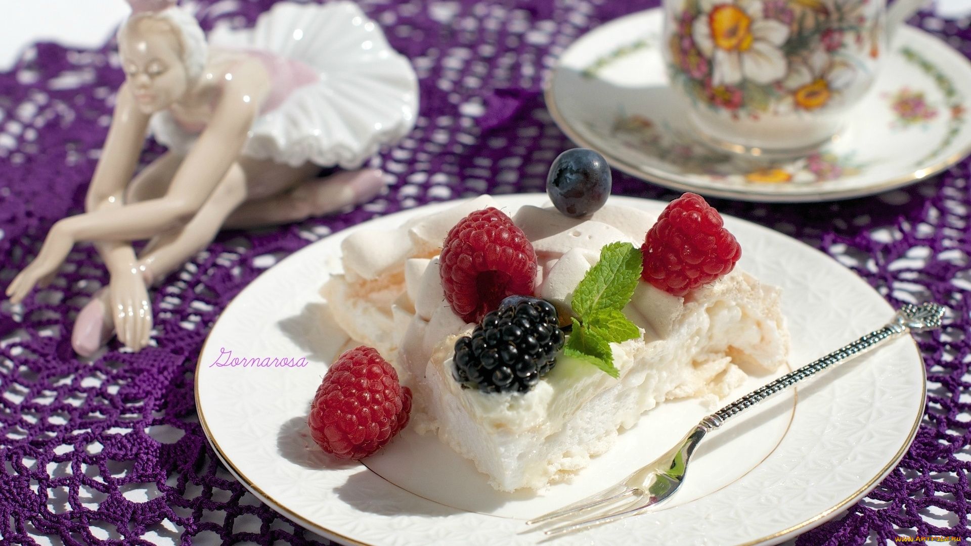 еда, пирожные, , кексы, , печенье, балерина, ягоды, безе, мята, голубика, ежевика, малина, статуэтка, павлова, торт