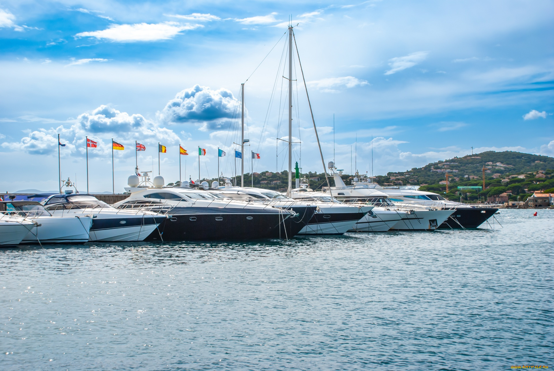 корабли, яхты, флаги, причал