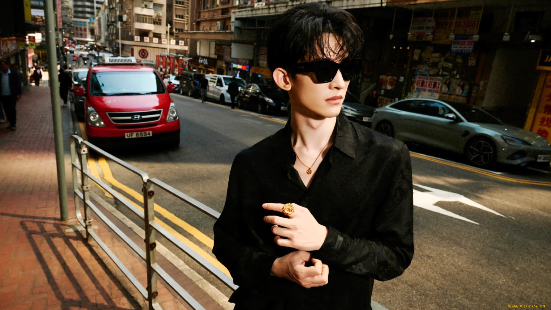 chang, hua, sen, мужчины, актер, очки, рубашка, город, улица, транспорт