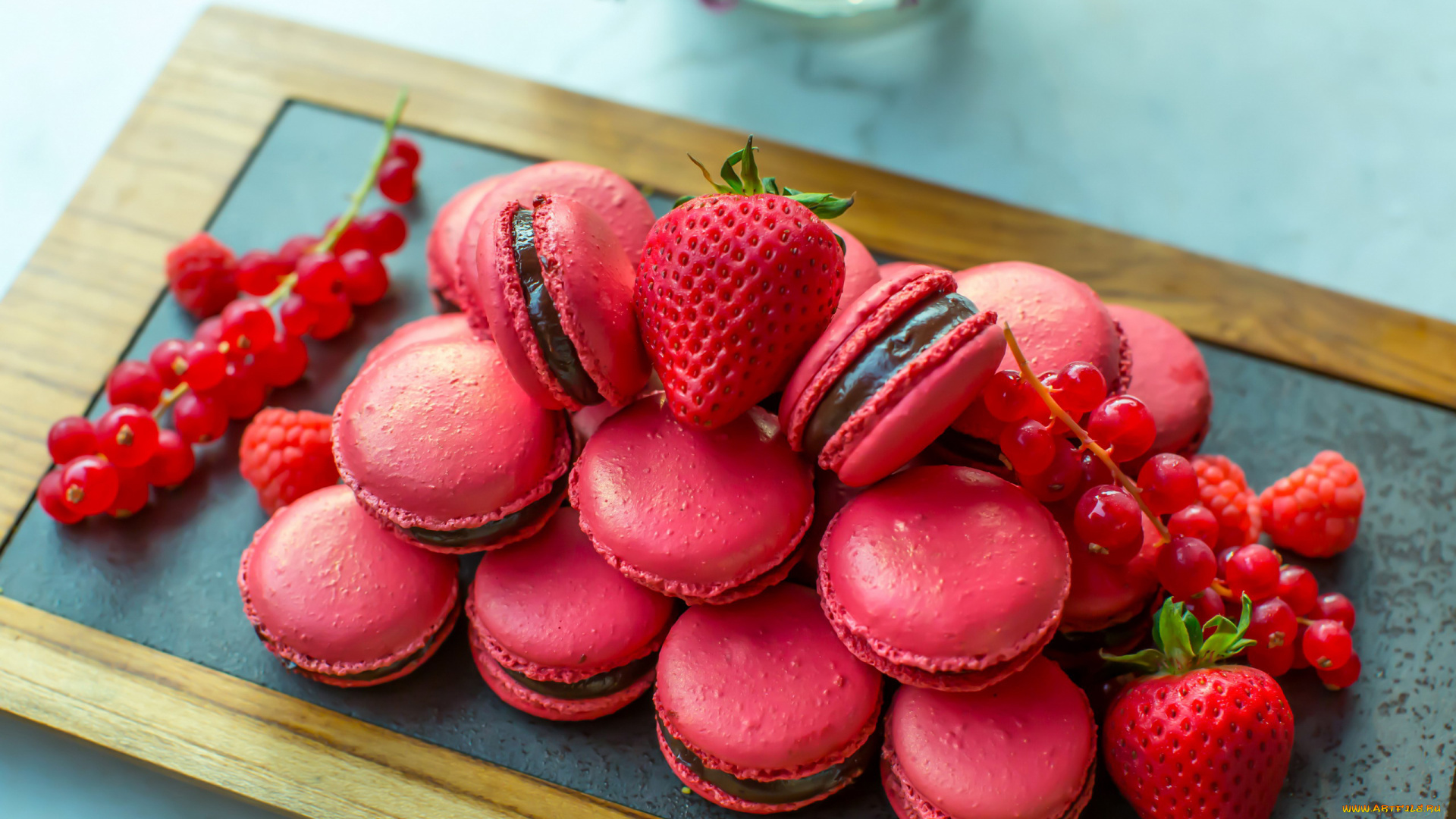 еда, макаруны, смородина, сладости, малина, клубника