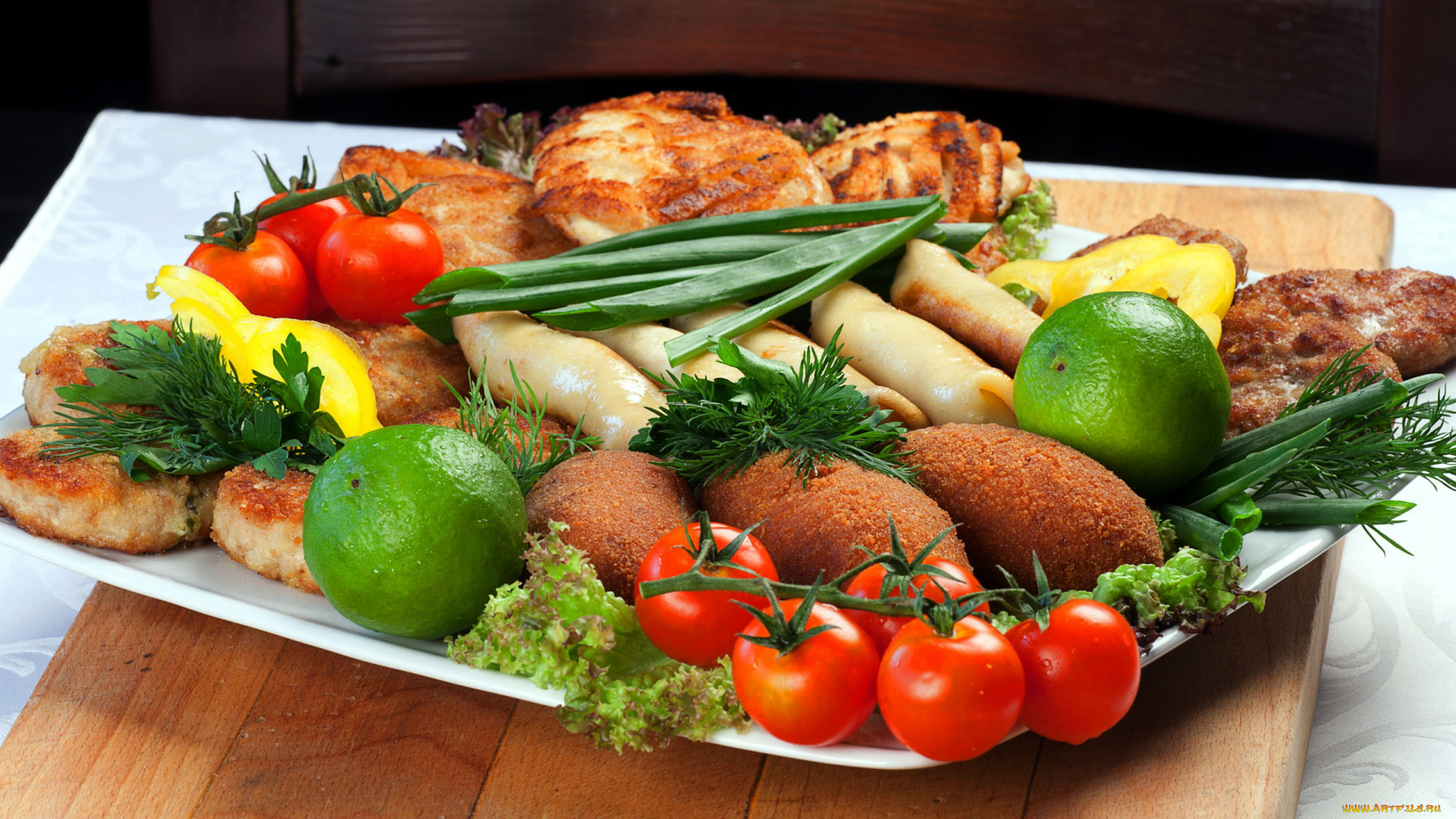 еда, мясные, блюда, котлеты, отбивные, мясо, лук, зеленый, помидоры, томаты