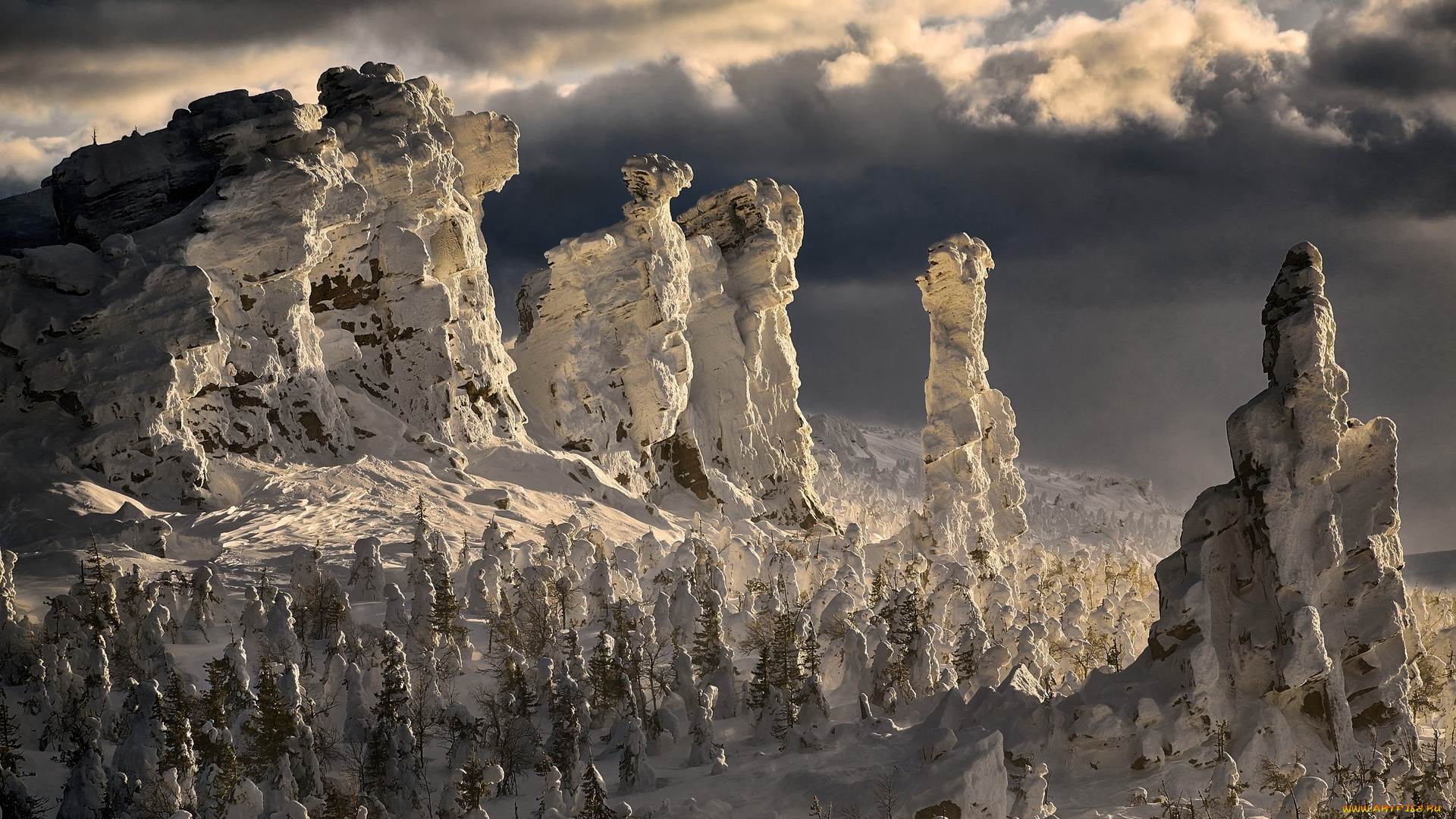 пермский, край, , гора, колчим-камень, природа, горы, деревья, зима, снег, скалы, тучи, небо