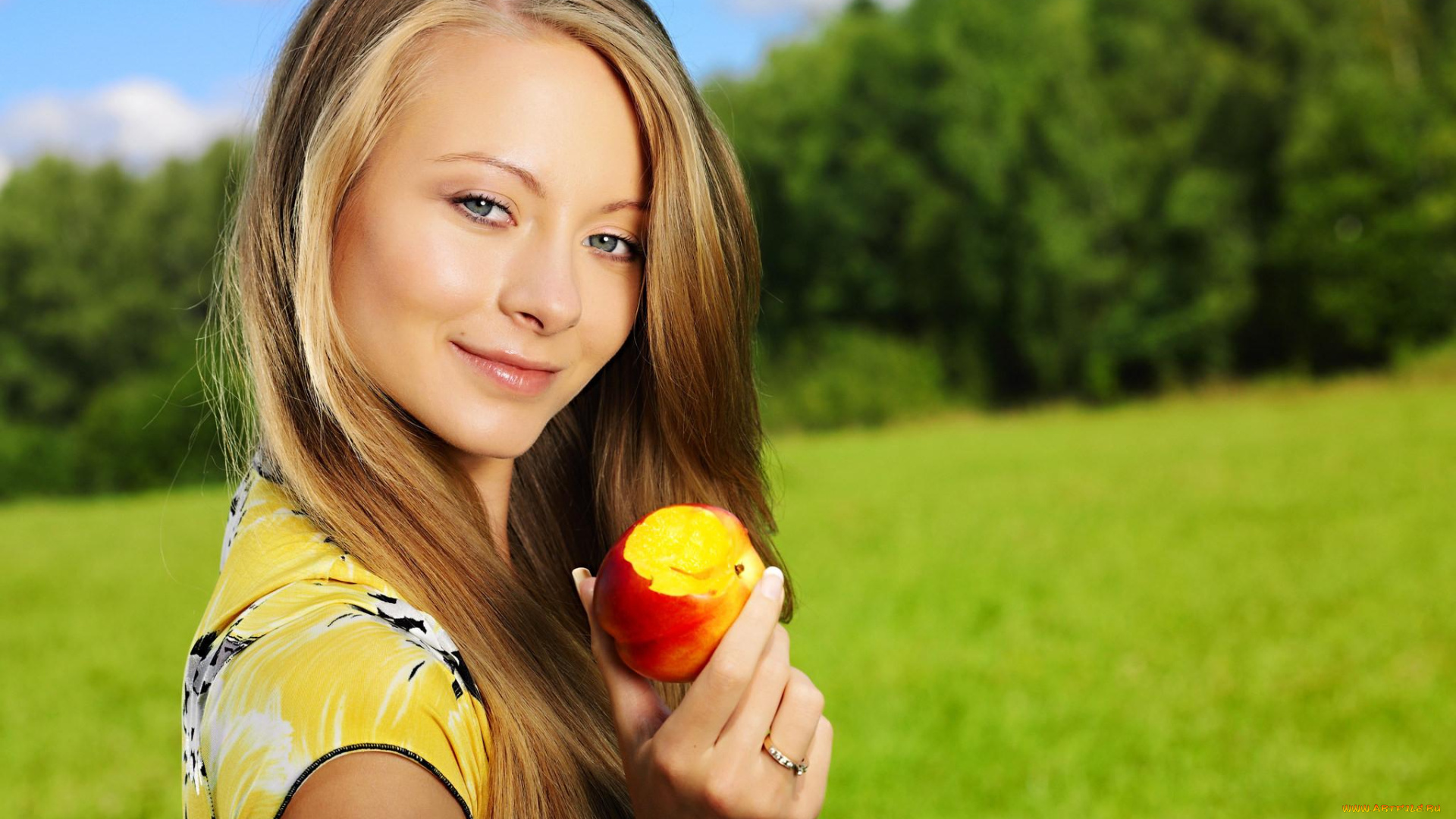девушки, -unsort, , блондинки, , светловолосые, блондинка, яблоко, поляна
