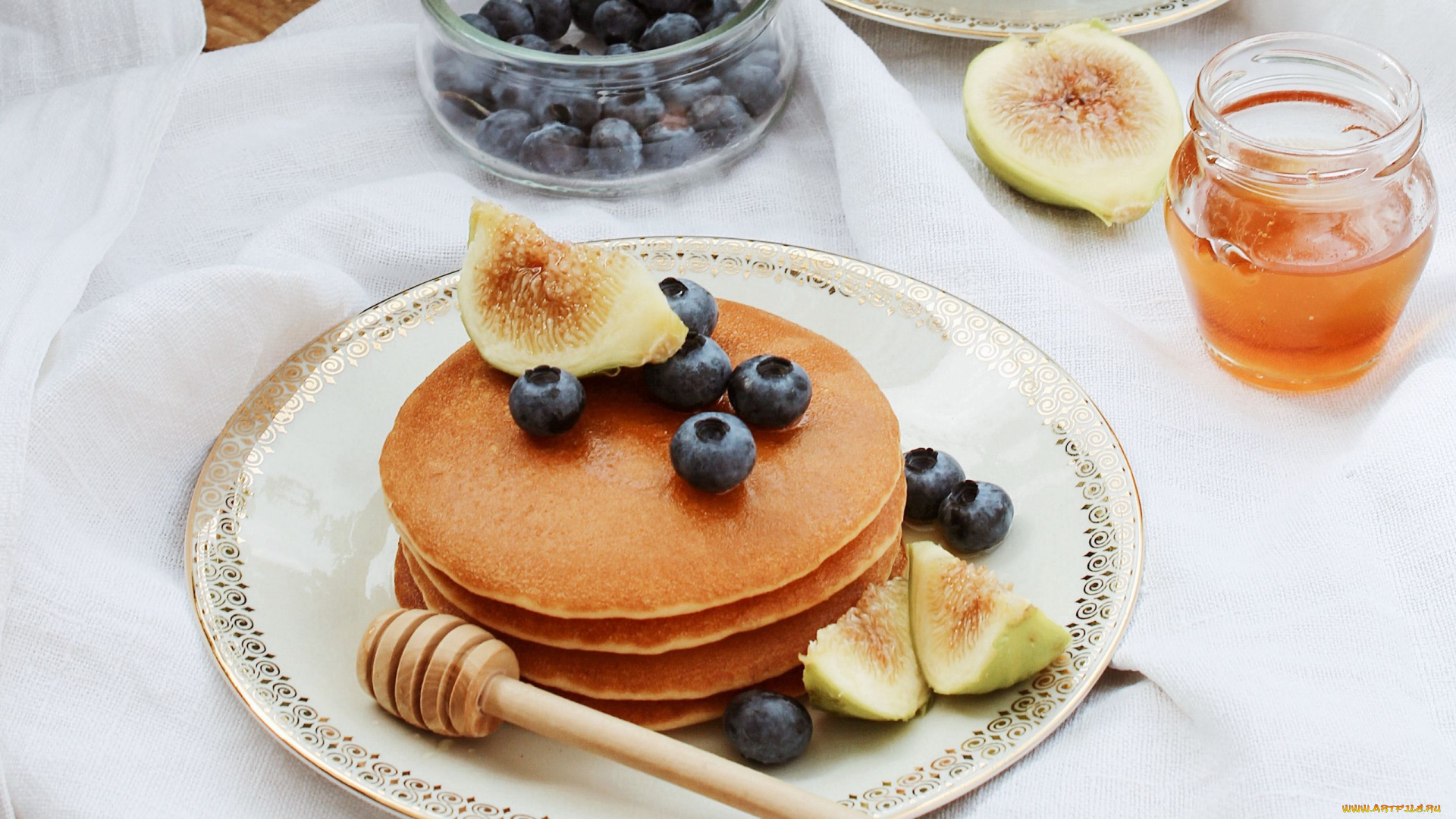 еда, блины, , оладьи, панкейки, мед, инжир, черника