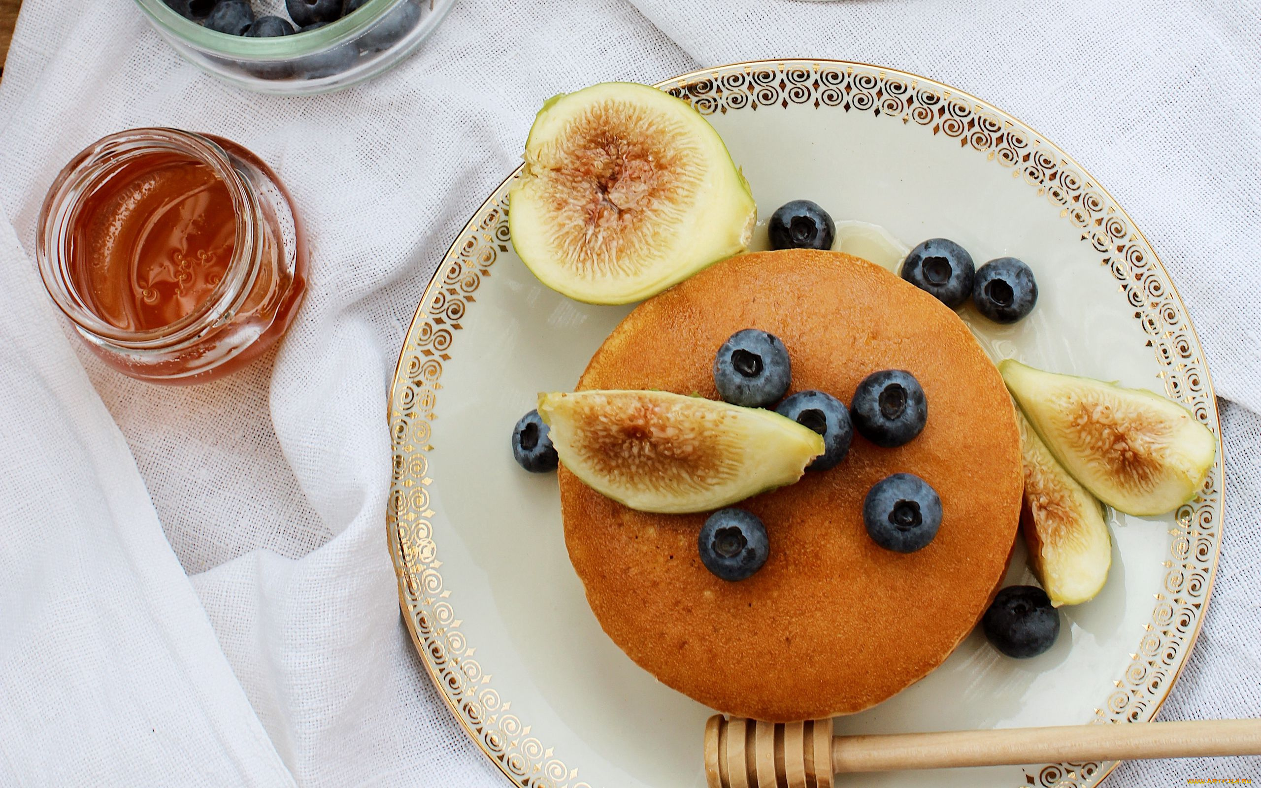 еда, блины, , оладьи, панкейки, мед, инжир, черника