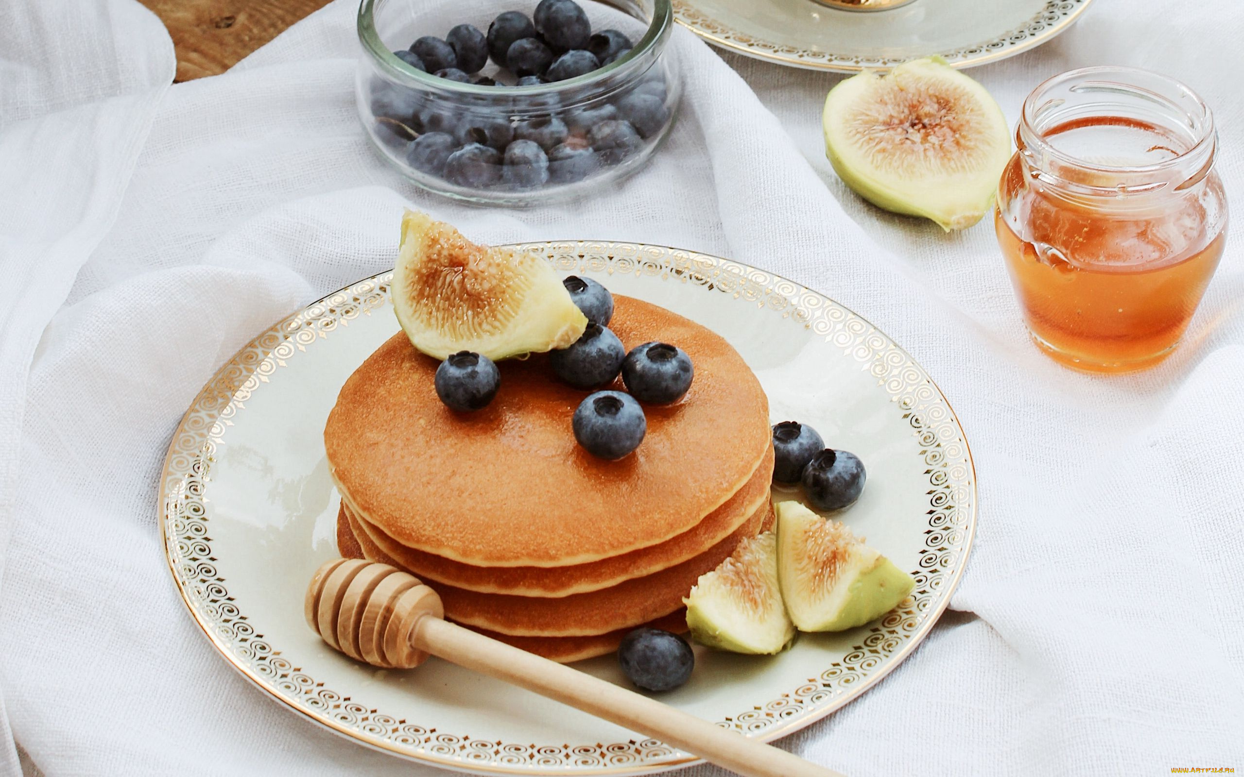 еда, блины, , оладьи, панкейки, мед, инжир, черника