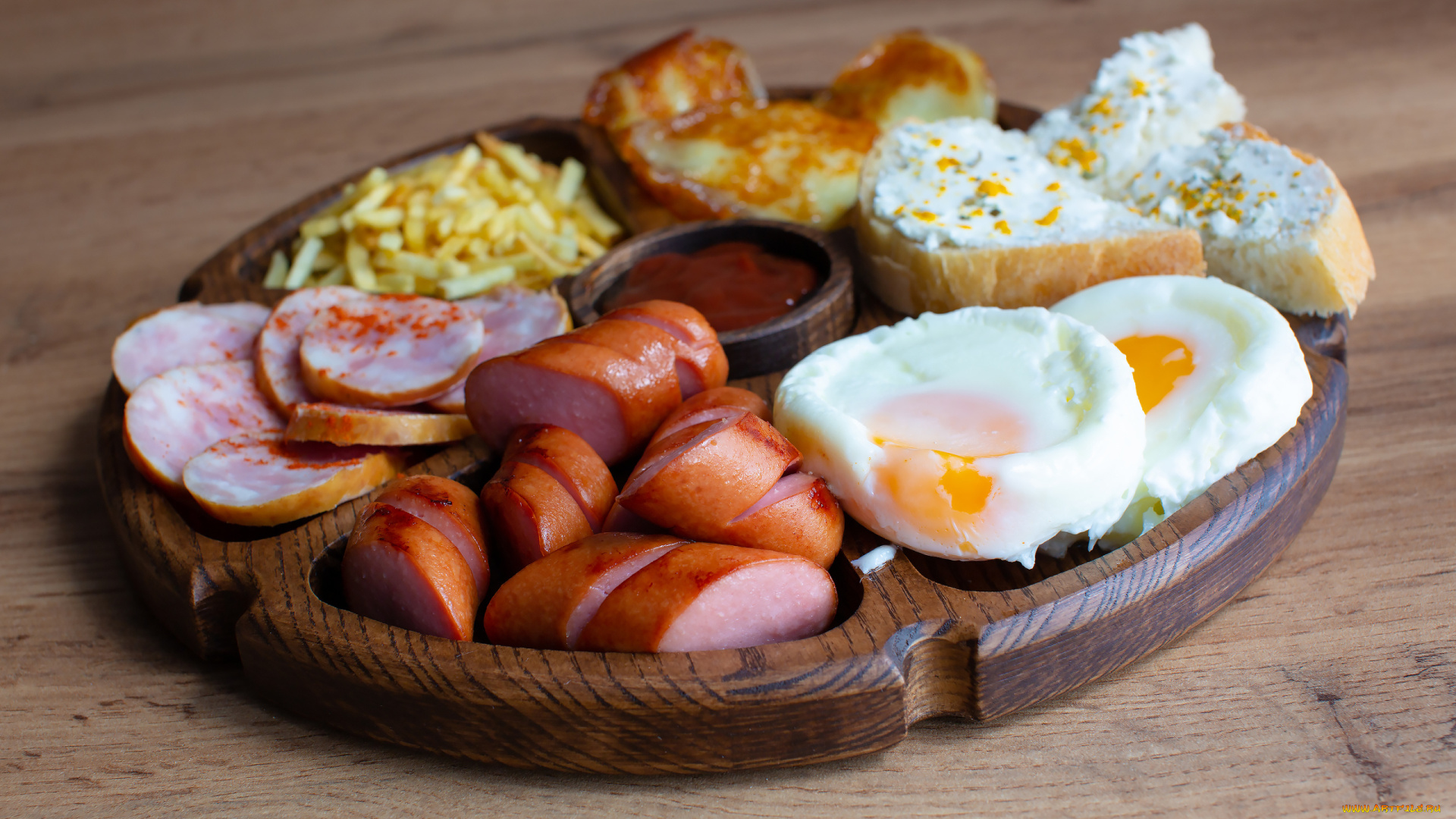 еда, яичные, блюда, завтрак, глазунья, колбаса, сосиски, бутерброд