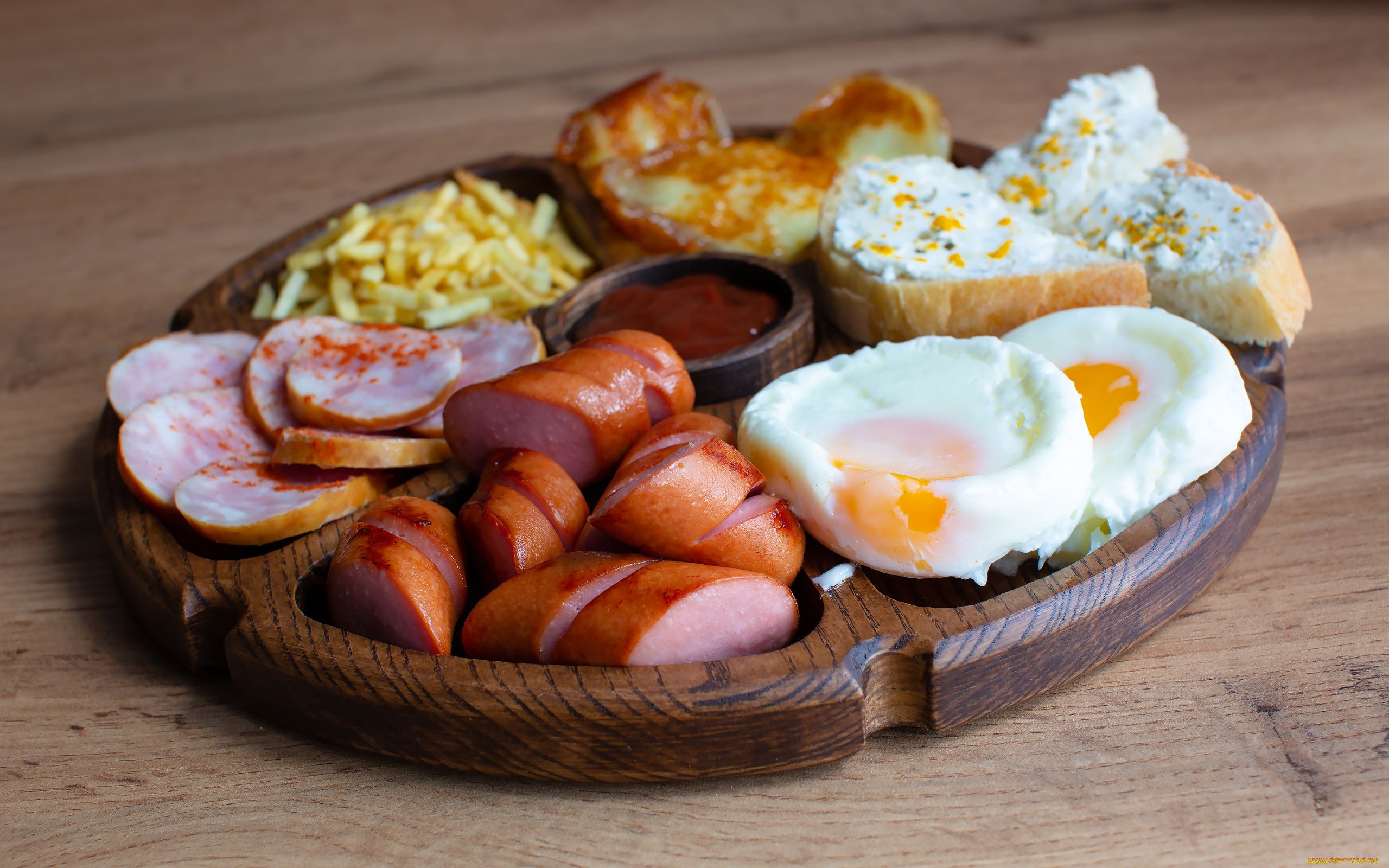 еда, яичные, блюда, завтрак, глазунья, колбаса, сосиски, бутерброд