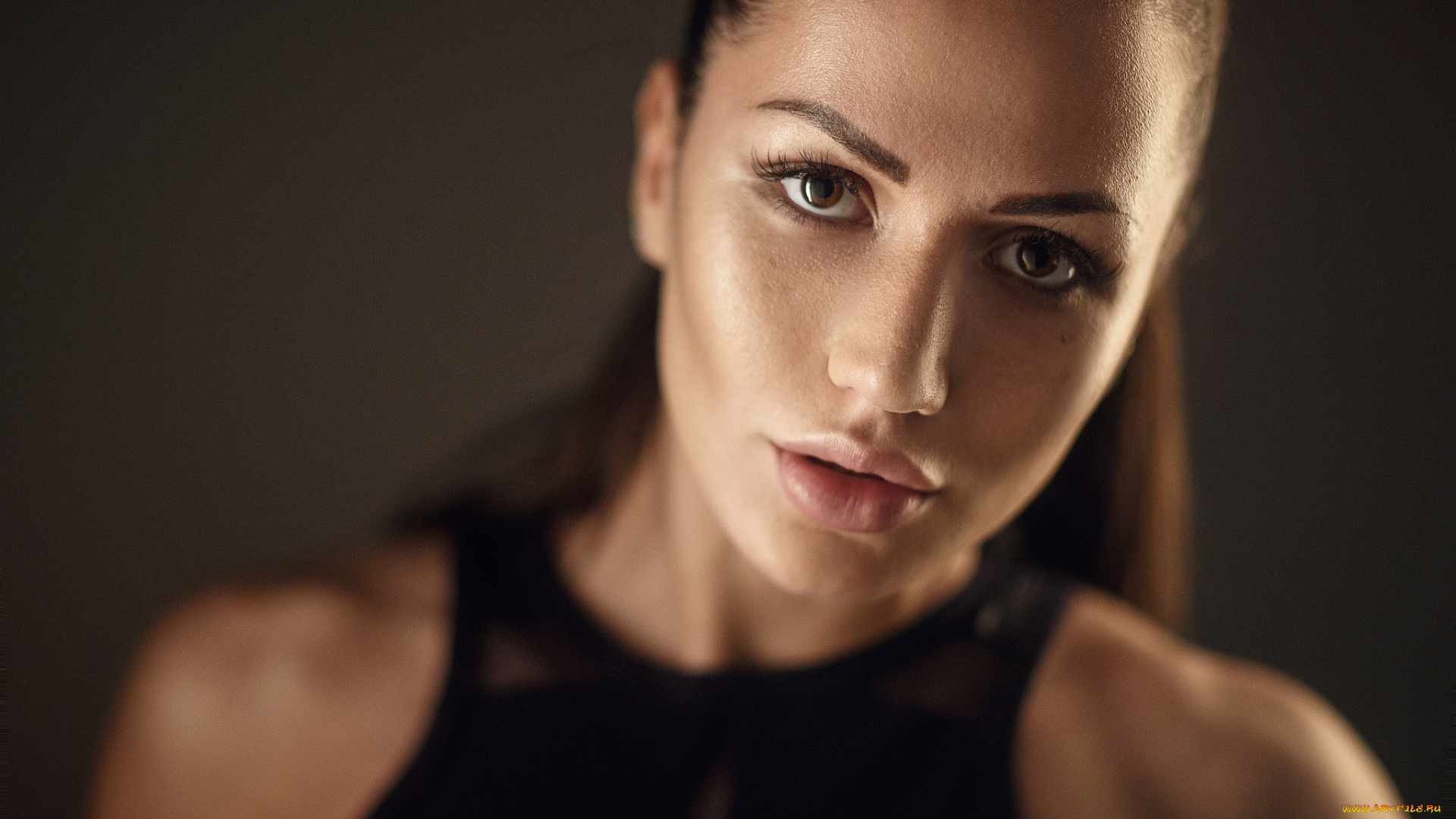 девушки, -unsort, , лица, , портреты, взгляд, боке, шатенка, прическа, майка, макияж, портрет, модель, фон, лицо