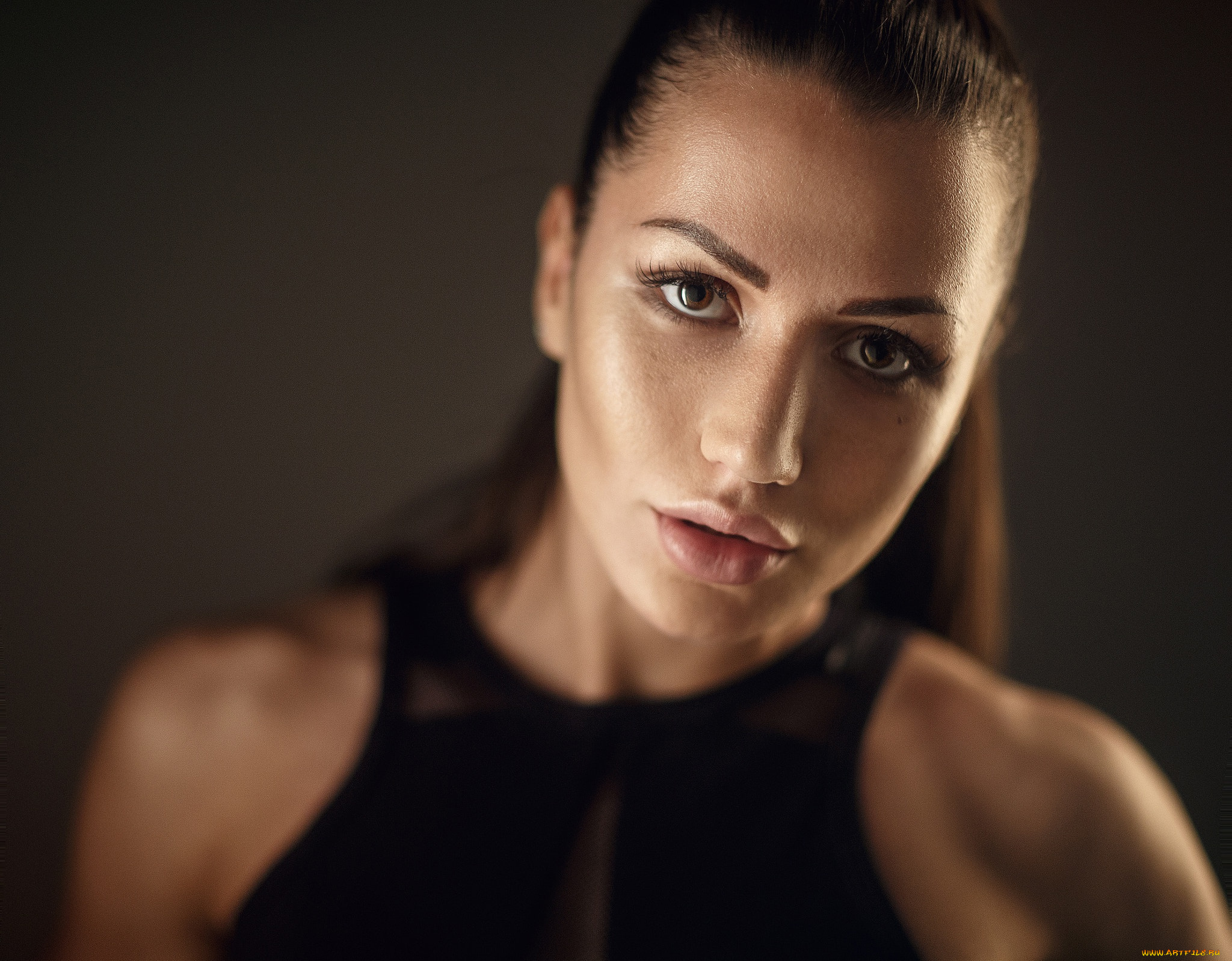 девушки, -unsort, , лица, , портреты, взгляд, боке, шатенка, прическа, майка, макияж, портрет, модель, фон, лицо