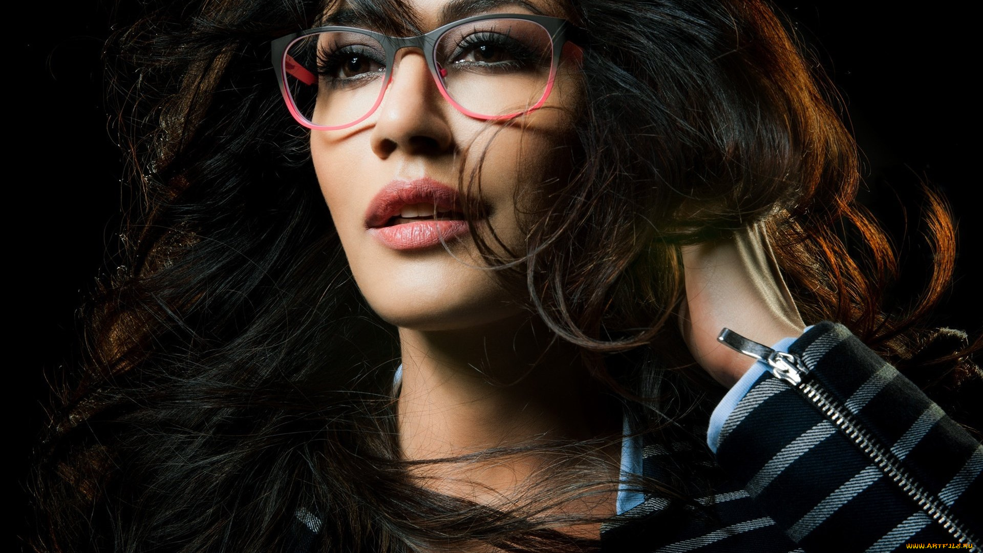 chitrangada, singh, девушки, chitrangada, singh, портрет, лицо, bollywood, девушка, красотка, золото, причёска, актриса, брюнетка, индианка, кино, индия, красное, поза, макияж