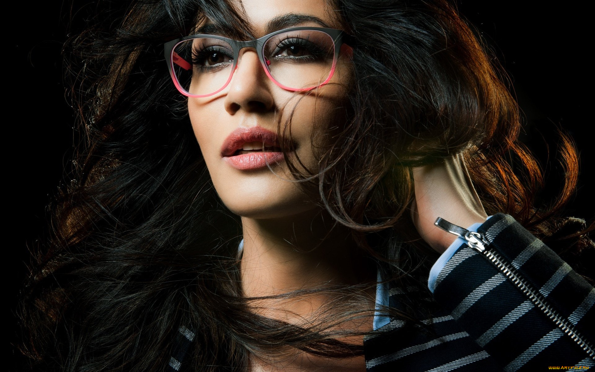 chitrangada, singh, девушки, chitrangada, singh, портрет, лицо, bollywood, девушка, красотка, золото, причёска, актриса, брюнетка, индианка, кино, индия, красное, поза, макияж