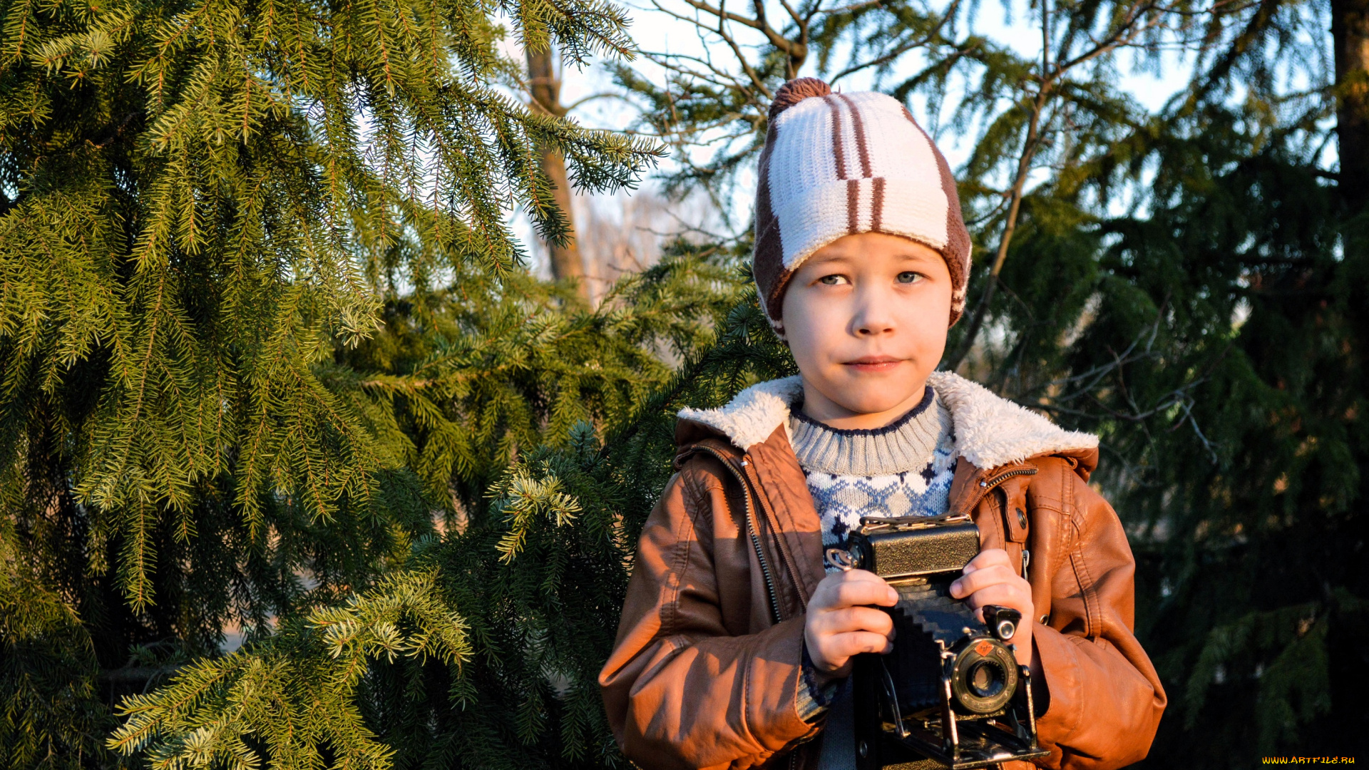 разное, дети, мальчик, шапка, куртка, фотоаппарат, ёлки