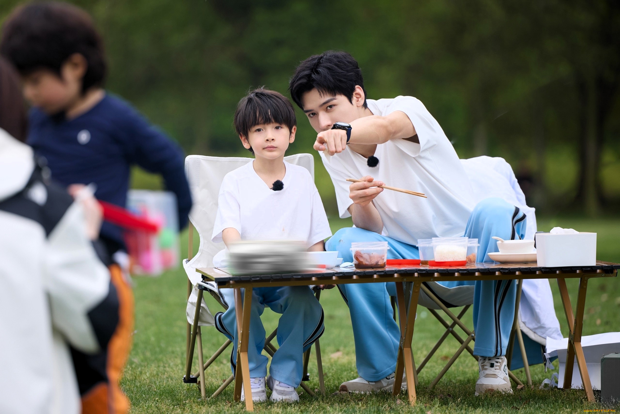 мужчины, gong, jun, |, simon, gong, актер, мальчик, костюм, стол, лужайка