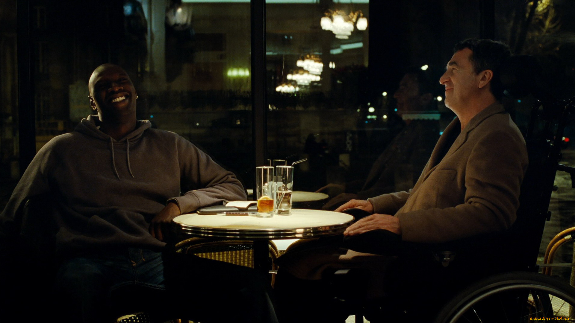 кино, фильмы, 1, 1, intouchables, дрисс, стол, коляска, смех, ужин, филипп