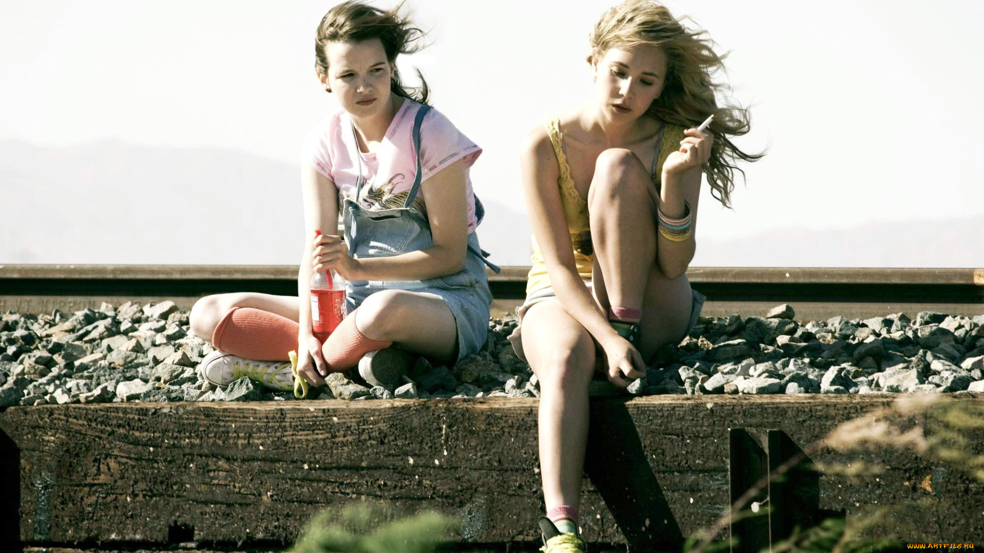 little, birds, , 2011, кино, фильмы, little, birds, cпокойной, ночи, луна, little, birds, драма, джуно, темпл, juno, temple, фильмы, кадры, из, фильмов