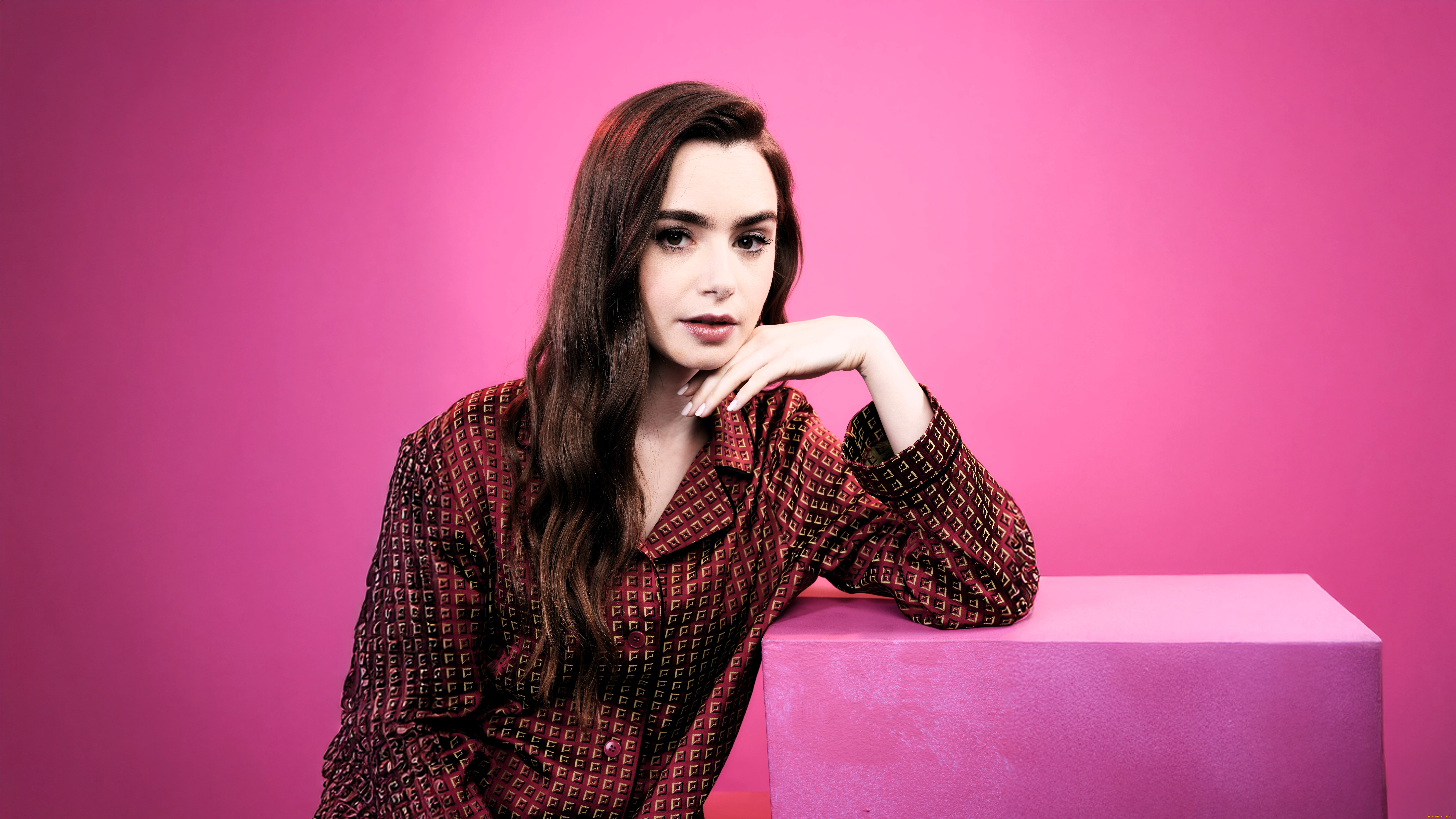 девушки, lily, collins, актриса, шатенка, рубашка, куб
